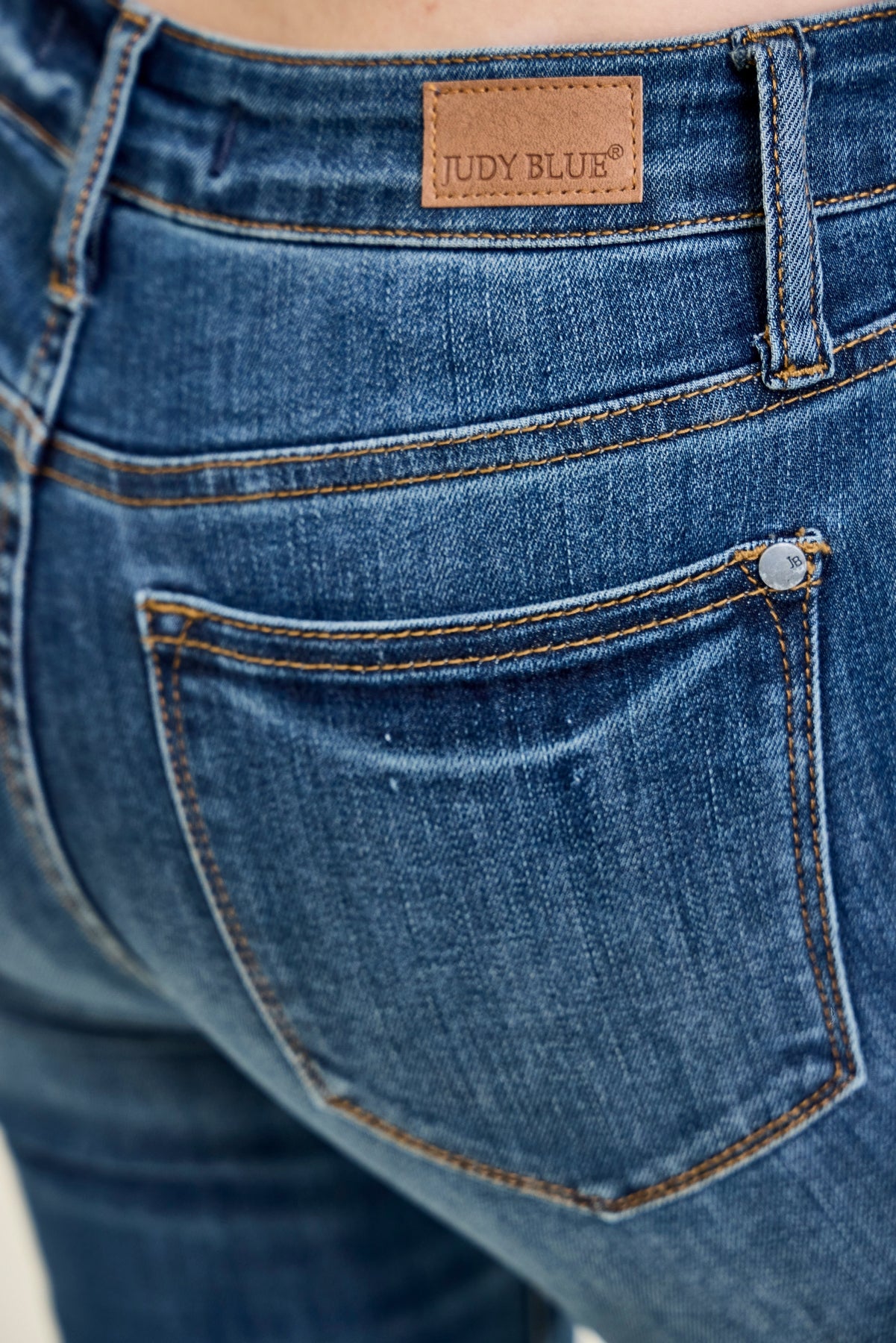 Serenity Mid Rise Capri