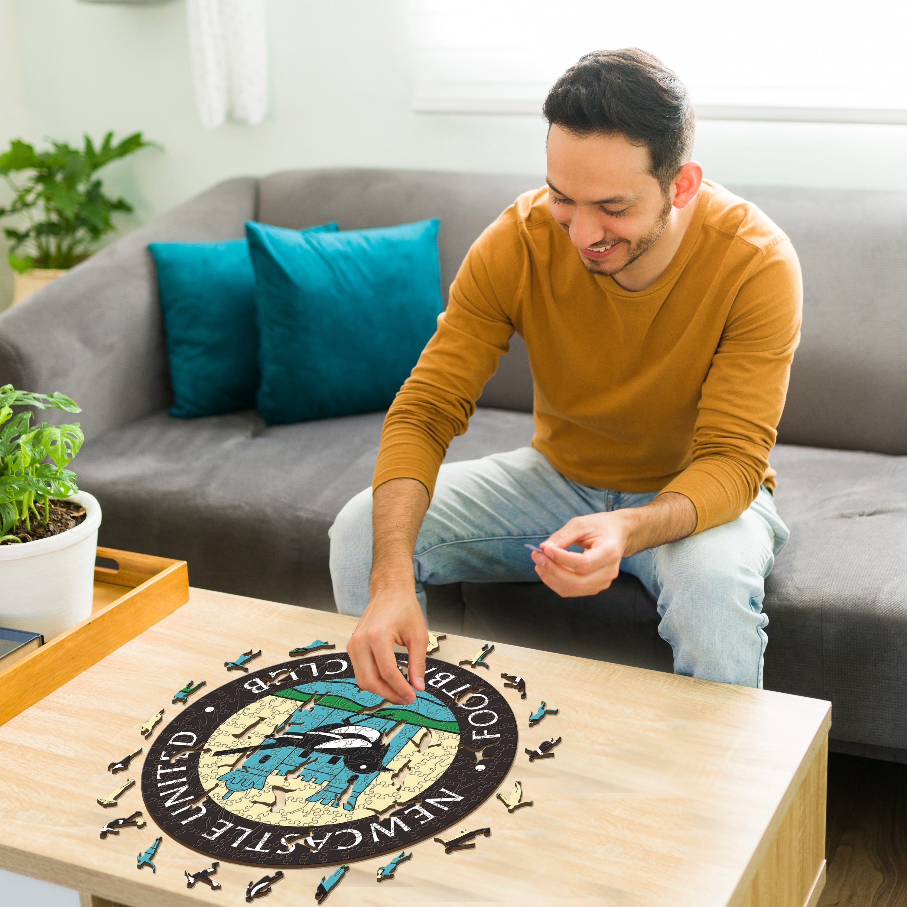 Newcastle United FC® Retro Logo - Wooden Puzzle