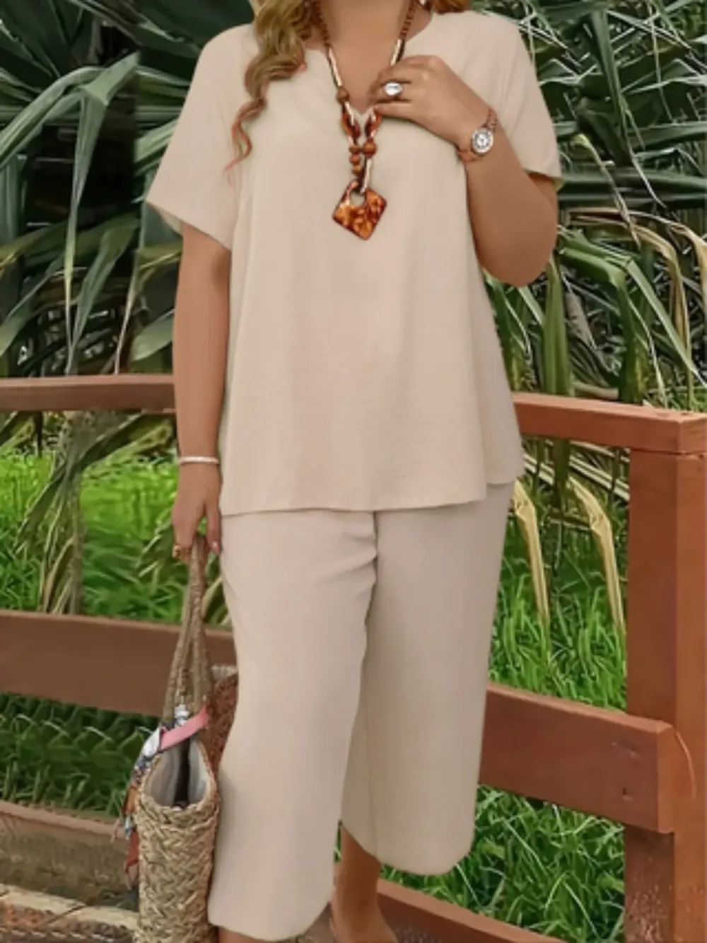 Elegant Plus-Size Women's Set: Solid-Color Short-Sleeve Fashion Top & Casual Wide-Leg Pants