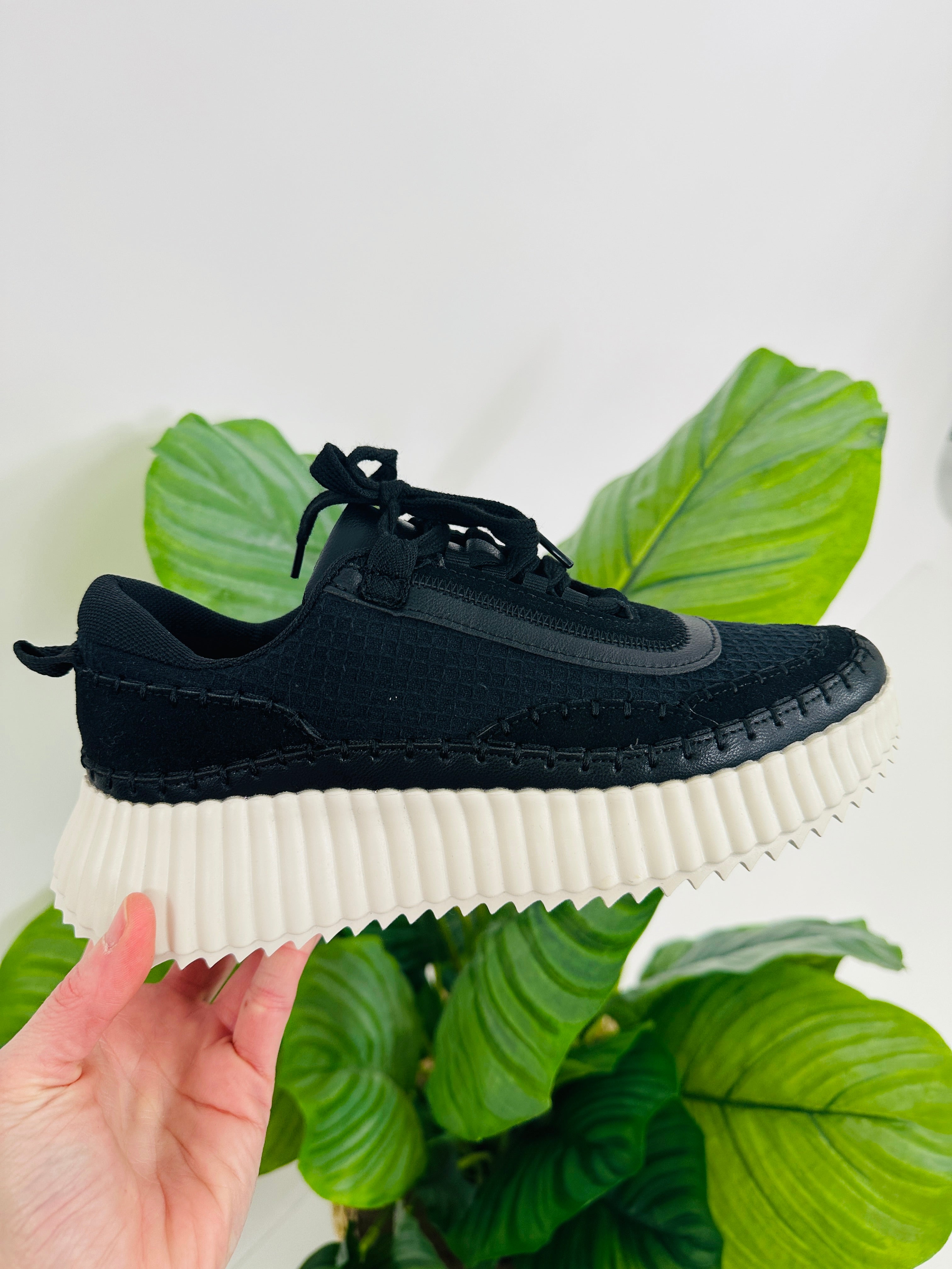 Rise And Stride Sneakers In Black