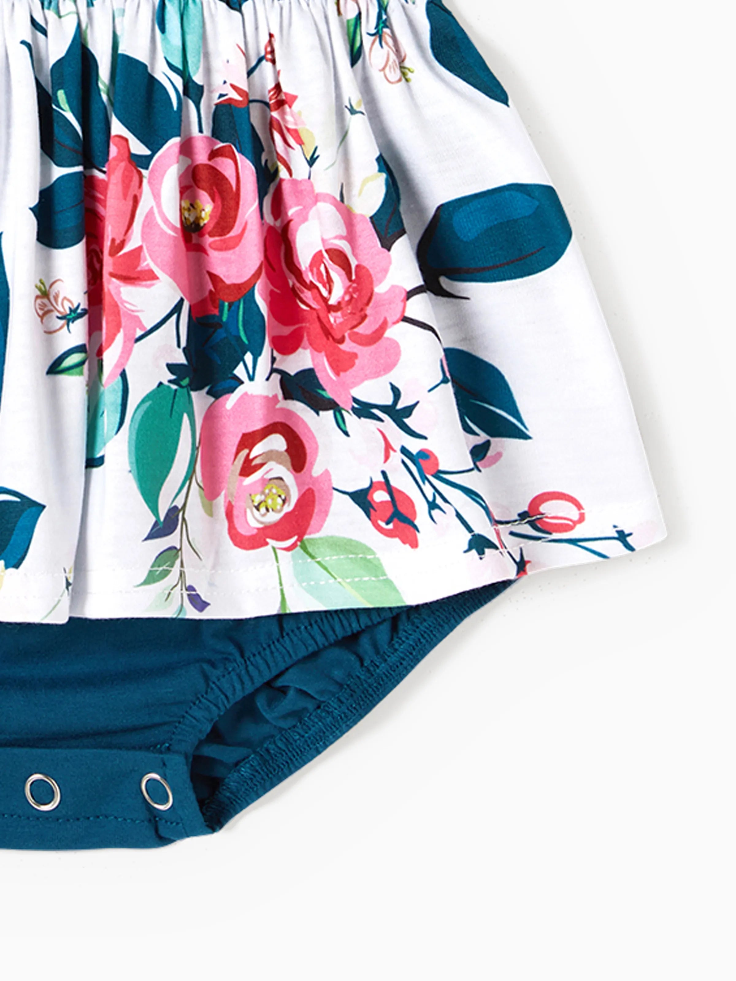 Family Matching Solid V Neck Flutter-sleeve Splicing Floral Print Dresses and Short-sleeve Colorblock T-shirts Sets Azure-