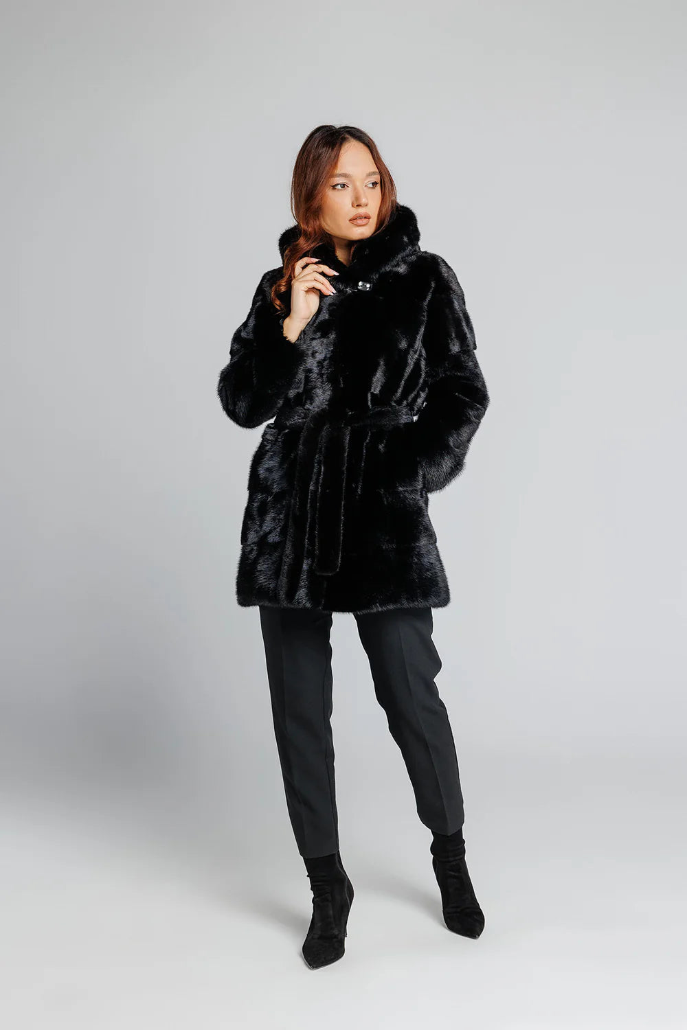 Haină din Blană Naturală de Vizon, cu Glugă Cobra și Cordon, Femei, Obsidian 195