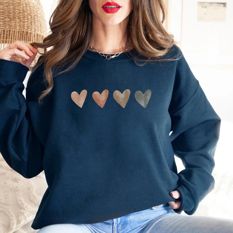 Women’s Cozy Heart Graphic Sweatshirt