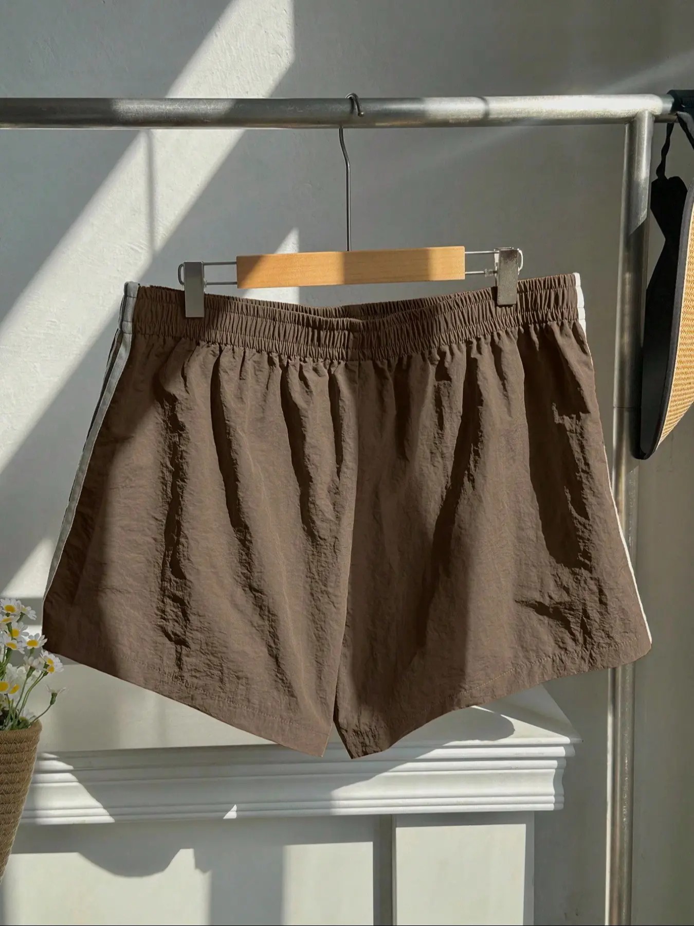 Unisex Side Stripe Deep Gym Shorts – Lightweight Quick-Dry Running Shorts