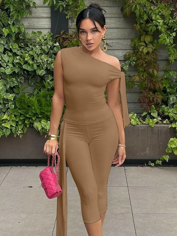 Women's Solid Asymmetrical Neck Knot Design Top & High Waist Capri Pants Two-piece Set