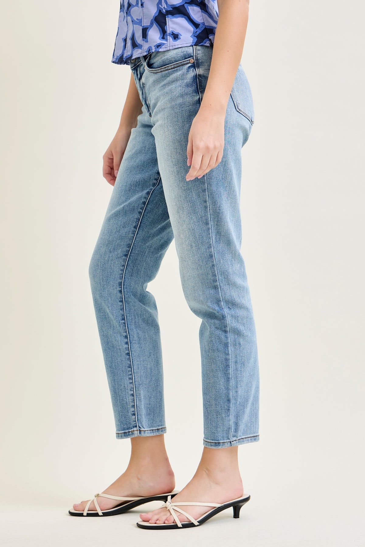 Stacy Vintage Vibes Slim Jeans with a Pocket Perk