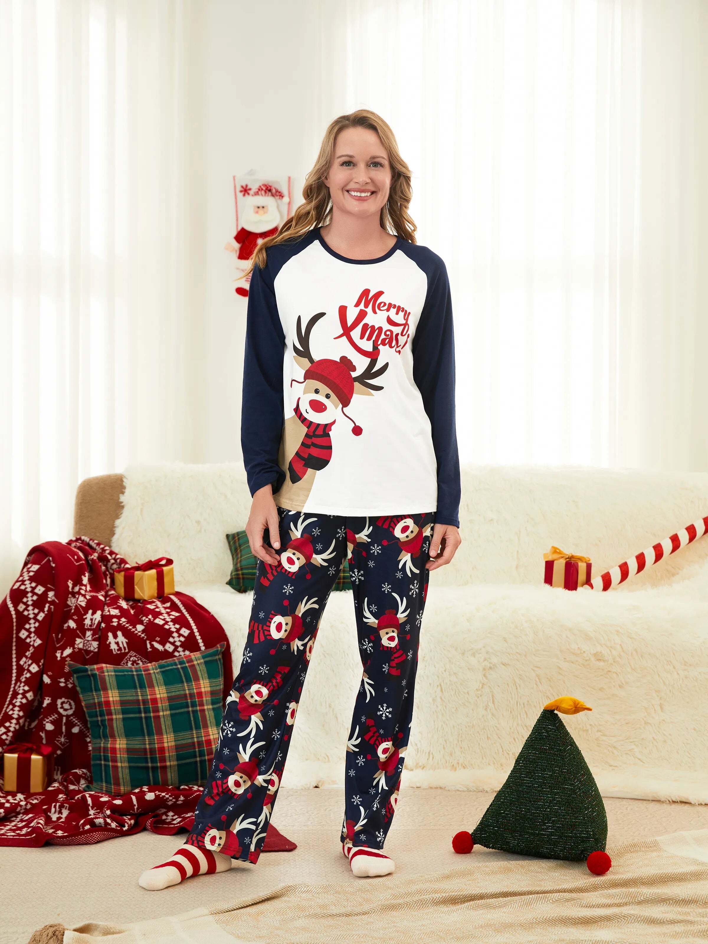 Christmas Family Pajamas Reindeer Pattern Big Graphic Raglan Sleeves Pajamas Sets with Christmas Socks Dark blue/White/Red