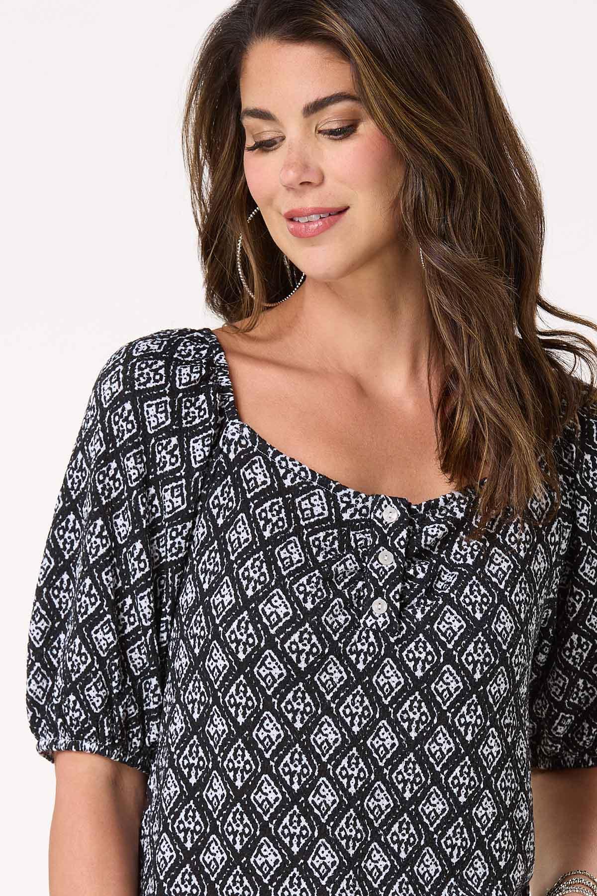 Textured Medallion Puff Sleeve Top