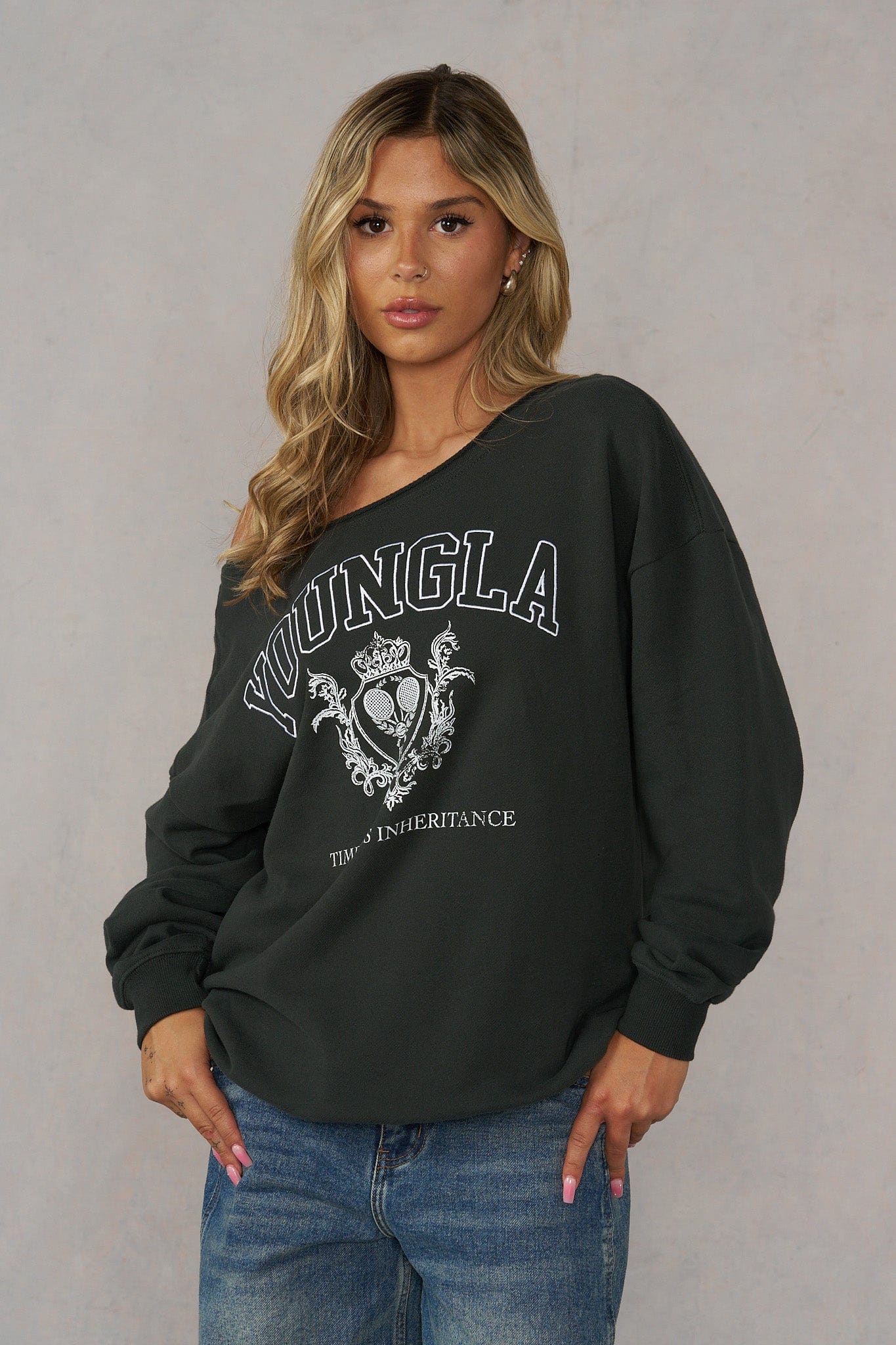 W5158 - Off-shoulder Pullover