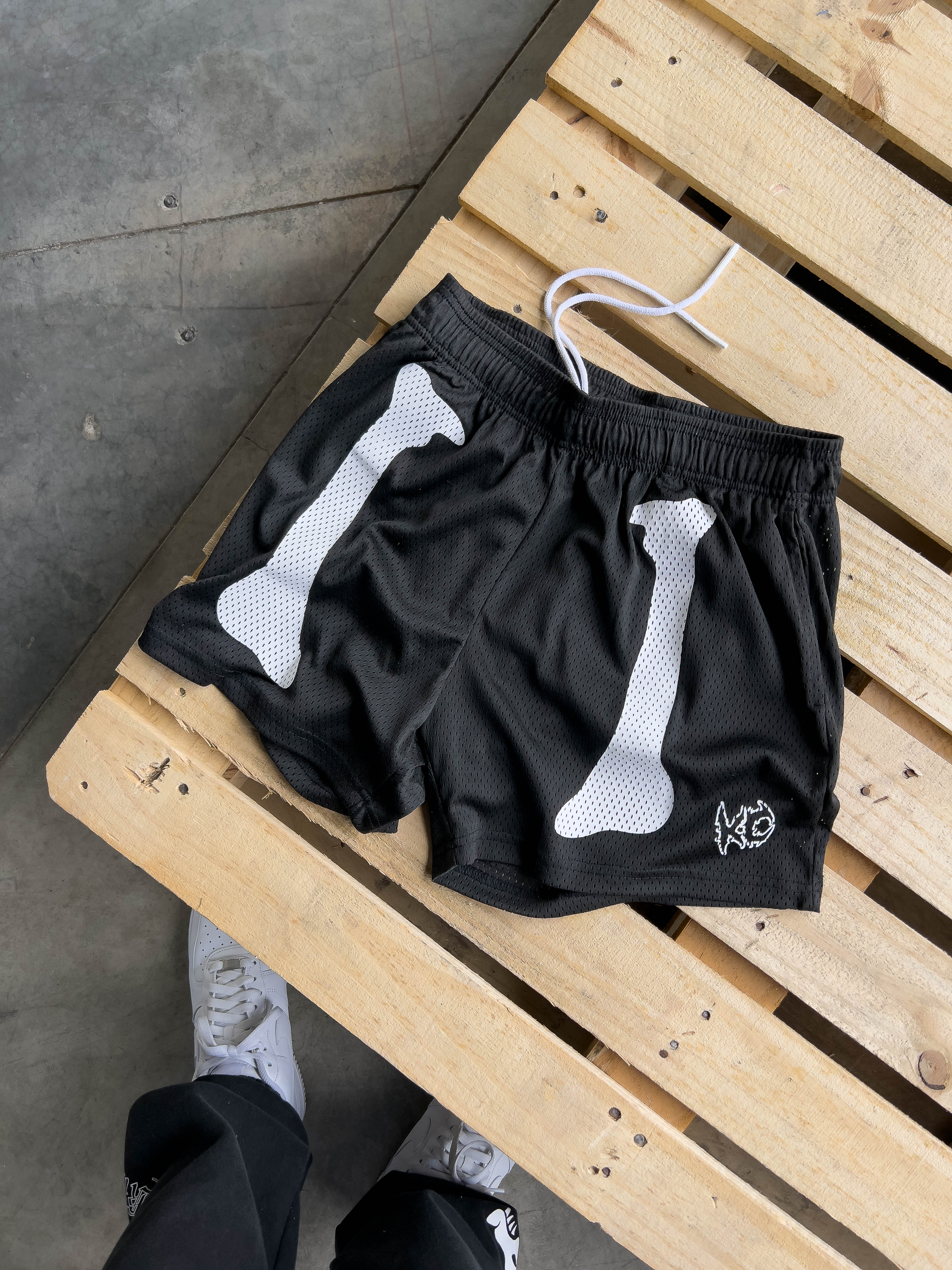 VENTED MESH SHORTS BONE DRY - BLACK / WHITE