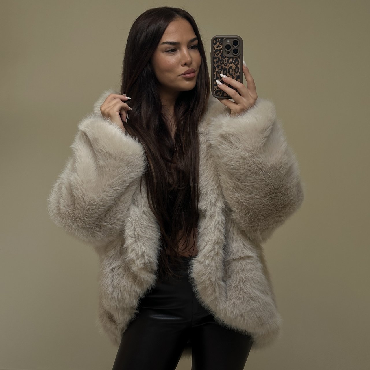 Clearance Sale*Women's Luxurious Faux Fur Coat: Natural Warmth, Timeless Style