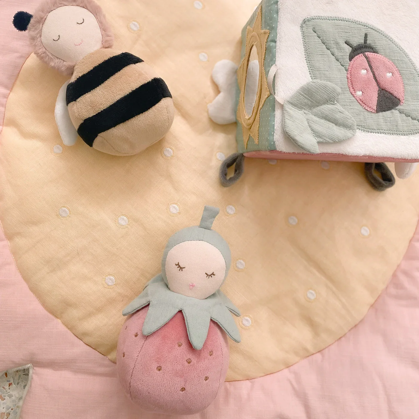 PINKY BERRY CHIME ACTIVITY TOY