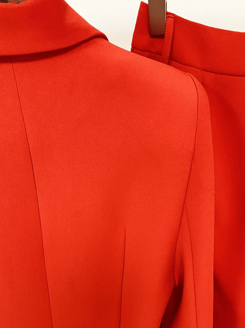 SoloveDress Red 2 Piece Peak Lapel Single Breasted Slim Fit Women's Suit