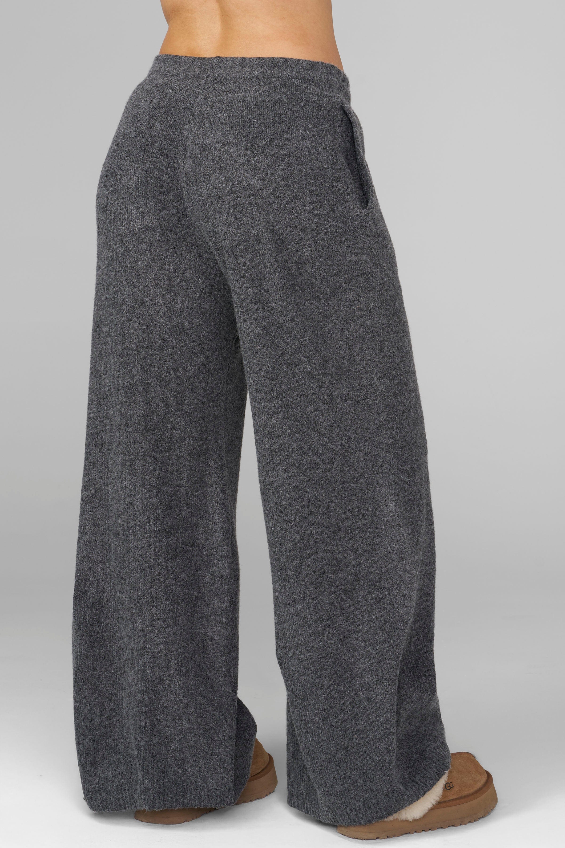 W2207 - Cozy Sweater Pant