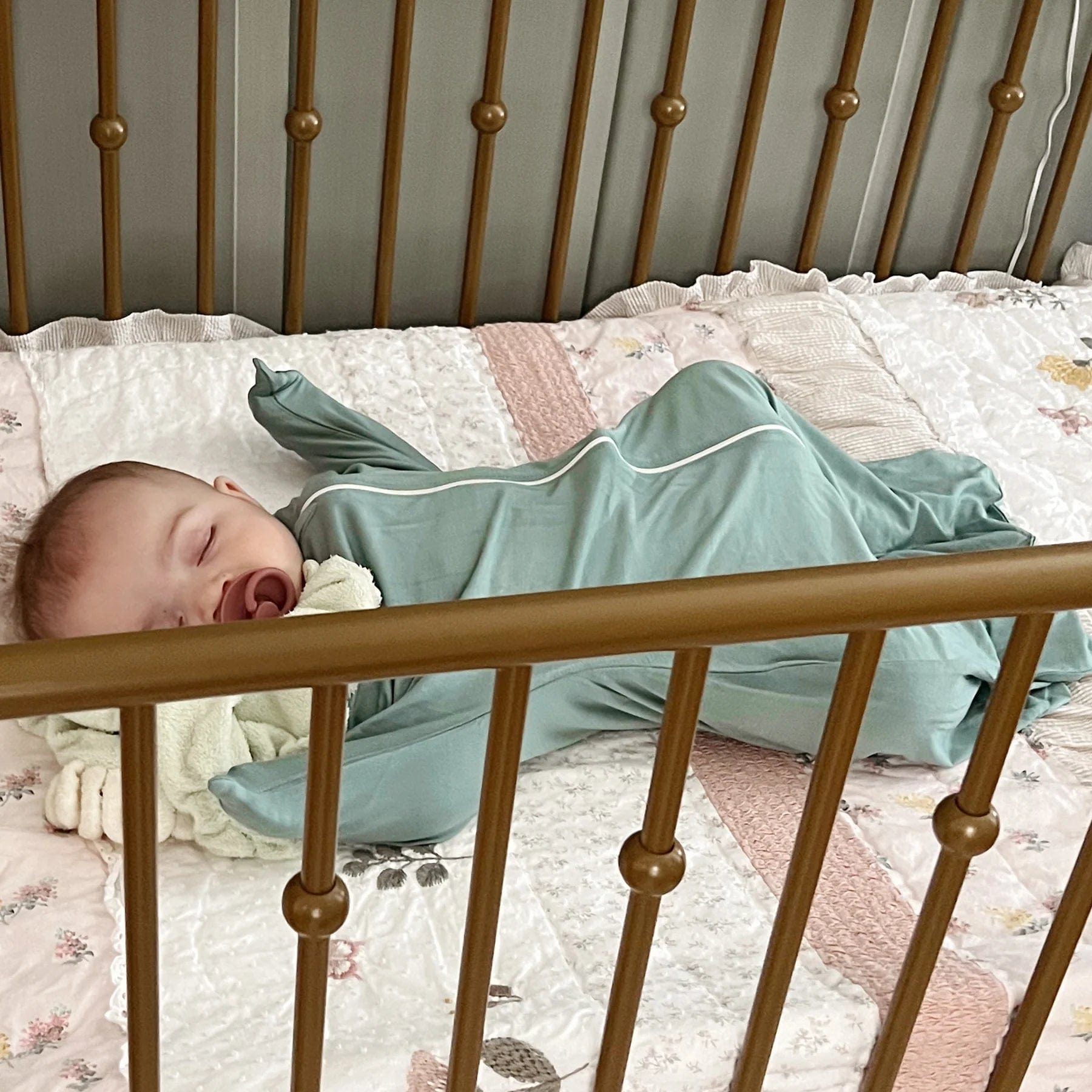 1.0 Tog Shark-Fin Transition Swaddle