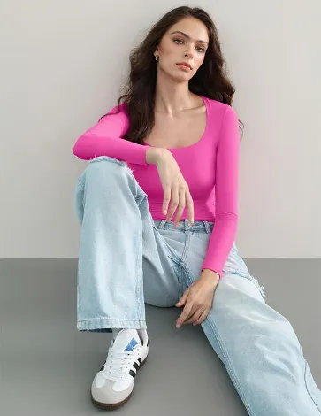 Women's Scoop Neck Long Sleeve Top