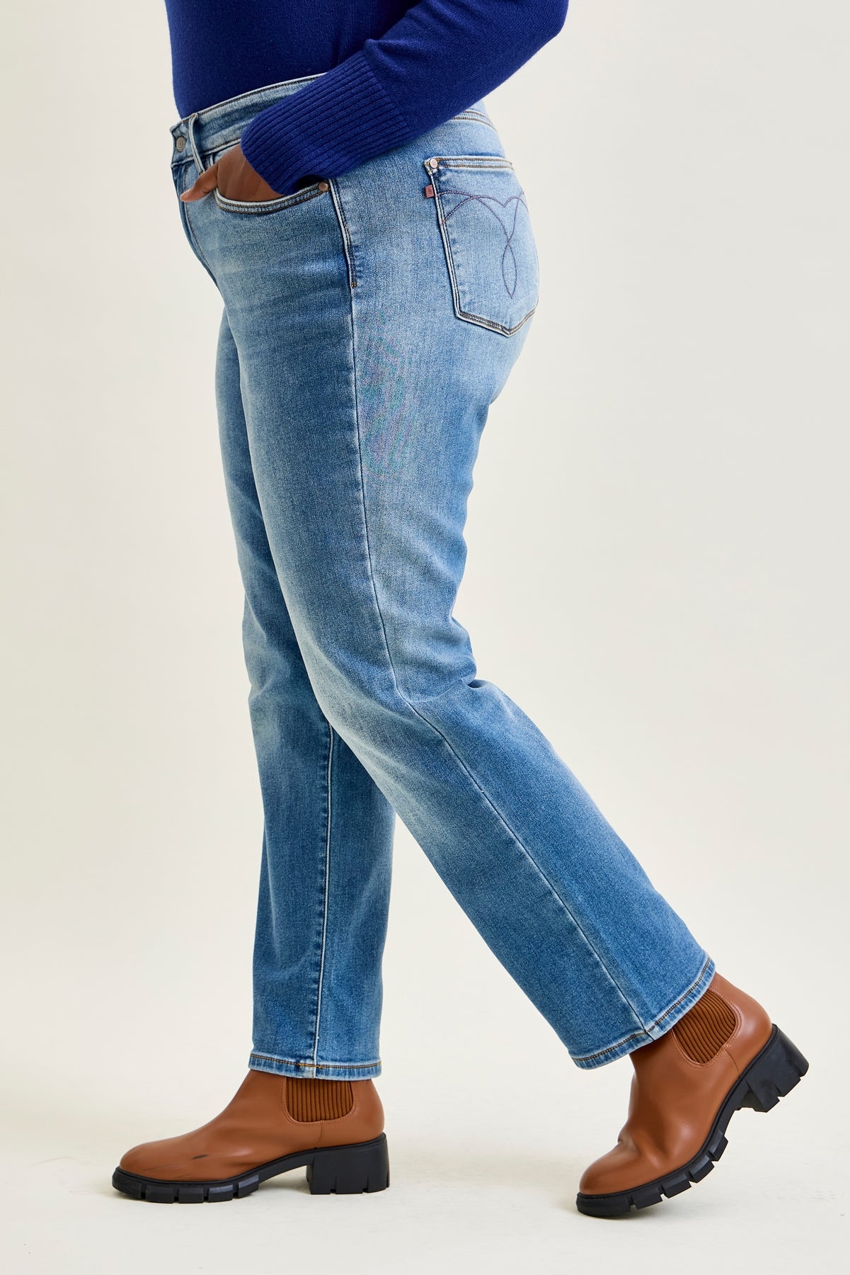 Delaney Vintage Wash ThermaDENIM Straight Fit - PLUS