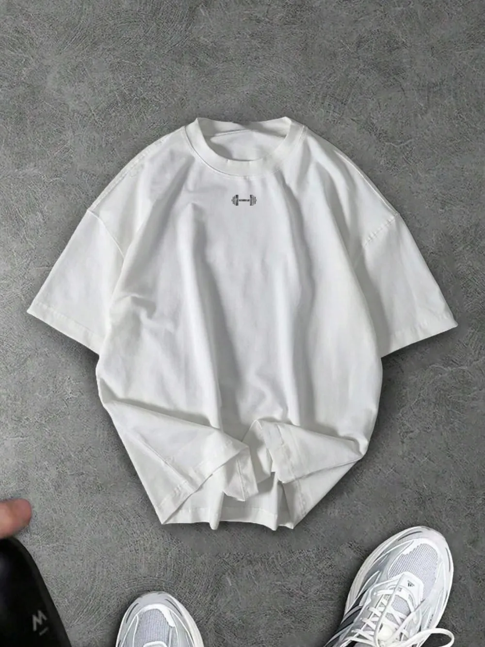 Oversized T-Shirts with Small Dumbbell Chest Print, Minimalist Streetwear for Gym Enthusiasts and Casual Everyday Wear
