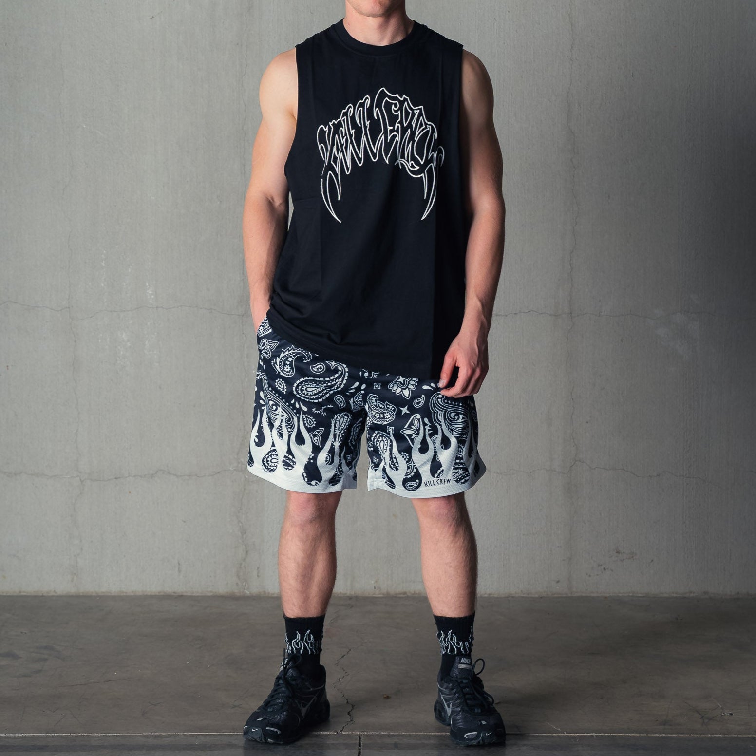 RELAXED CUT SHORTS BANDANA FLAME - BLACK / WHITE