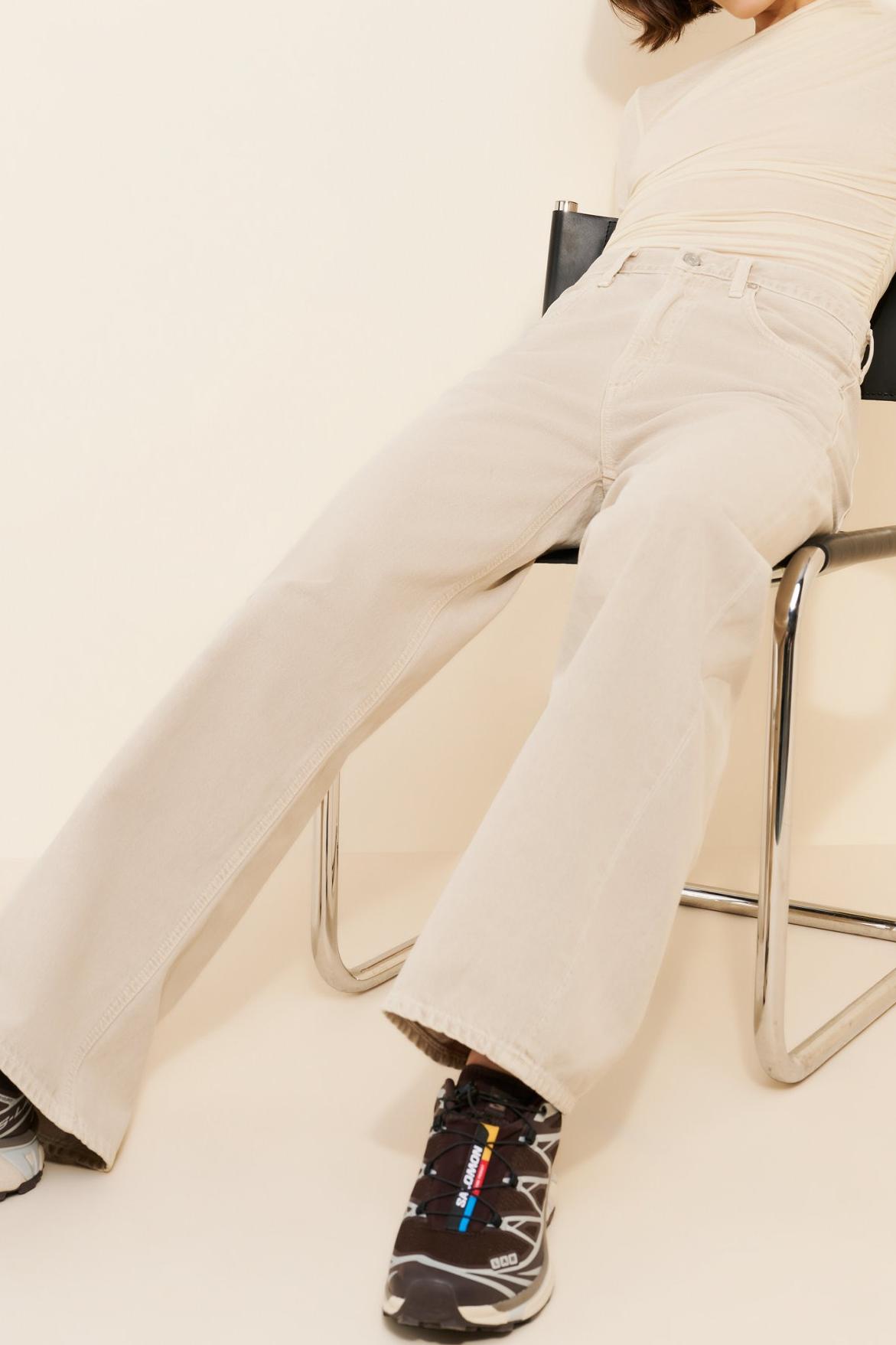 Low Curve Barrel Jeans