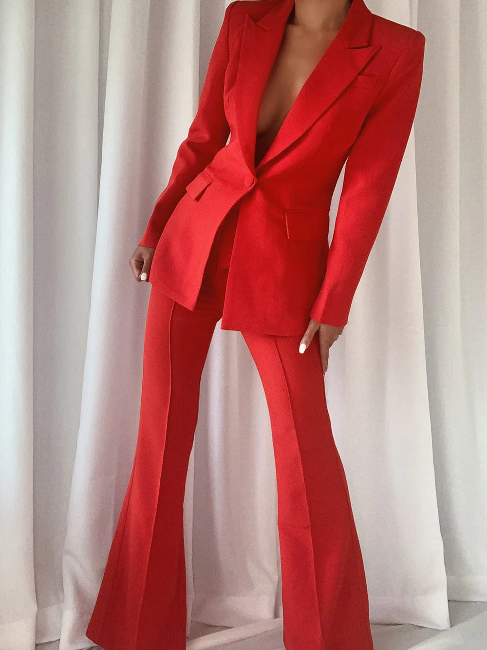 SoloveDress Red 2 Piece Peak Lapel Single Breasted Slim Fit Women's Suit