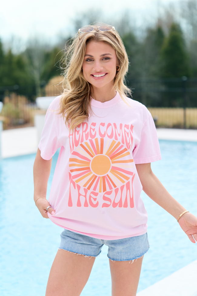 Here Comes The Sun Light Pink Graphic Tee