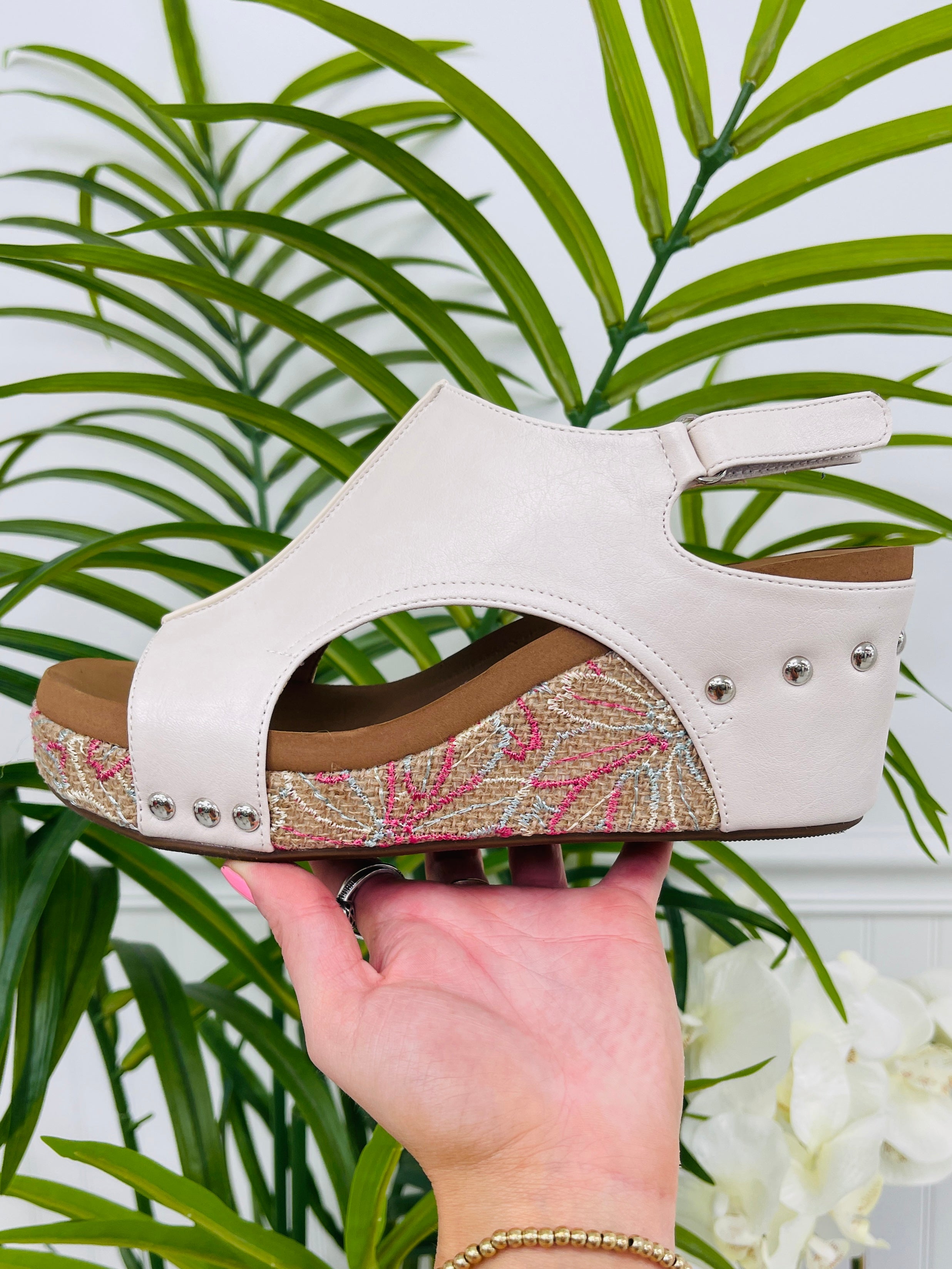Hibiscus Heights Wedges In White