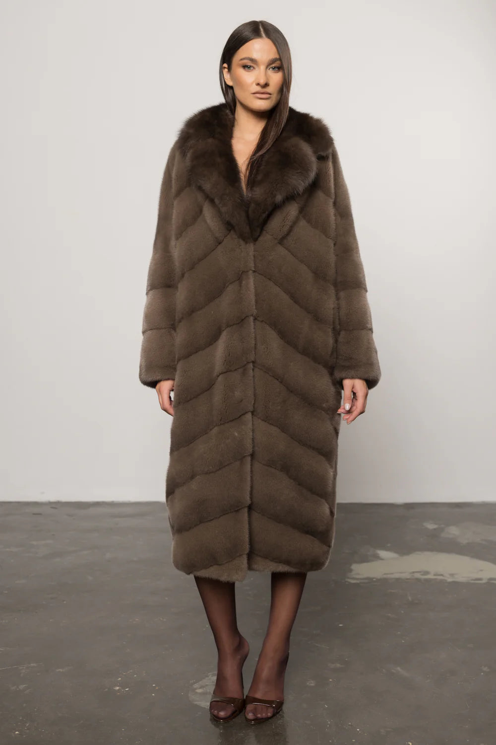 Haină din Blană Naturală de Vizon cu Guler din Zibelina, Femei, Taupe Sable 427