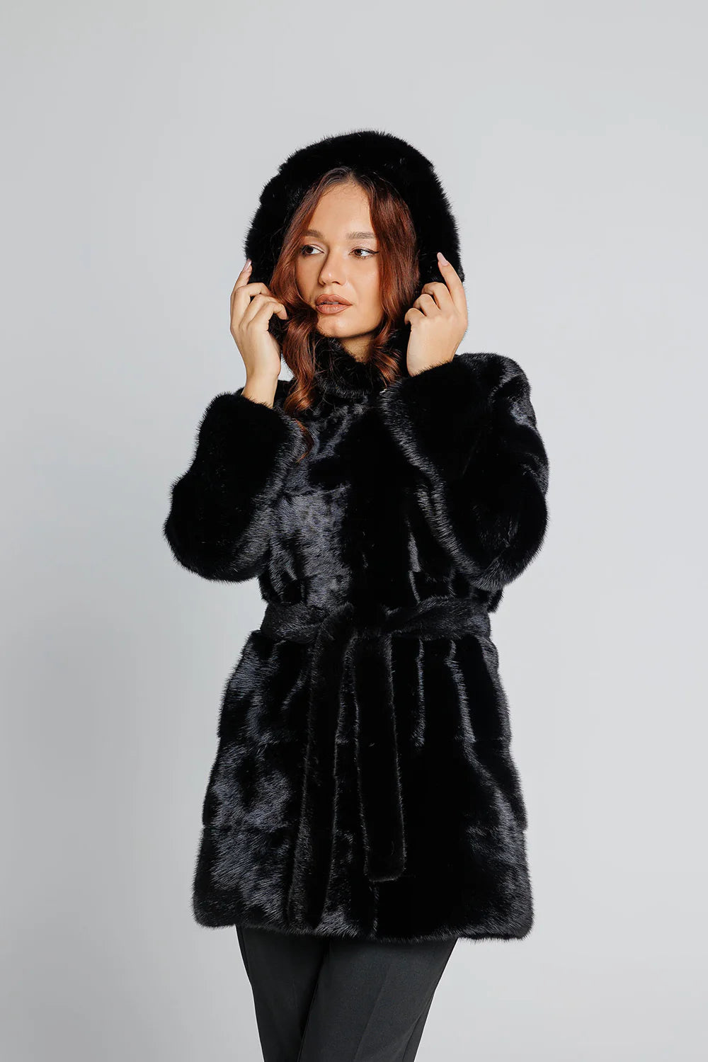 Haină din Blană Naturală de Vizon, cu Glugă Cobra și Cordon, Femei, Obsidian 195