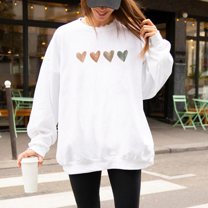 Women’s Cozy Heart Graphic Sweatshirt
