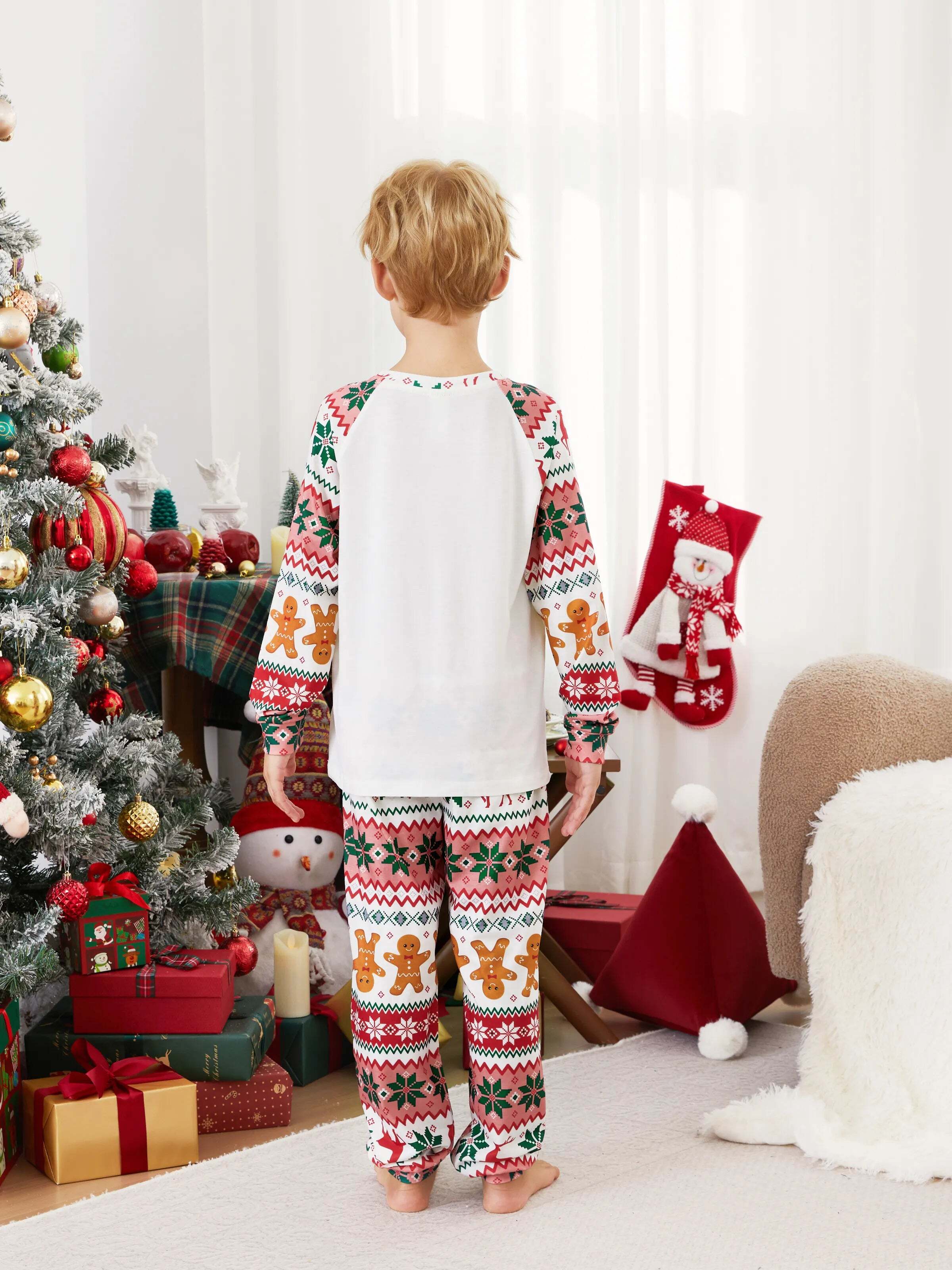 Christmas Pajamas Family Matching Santa's Cookies Gingerbread Man Pattern Pajamas Sets with Christmas Socks MultiColour