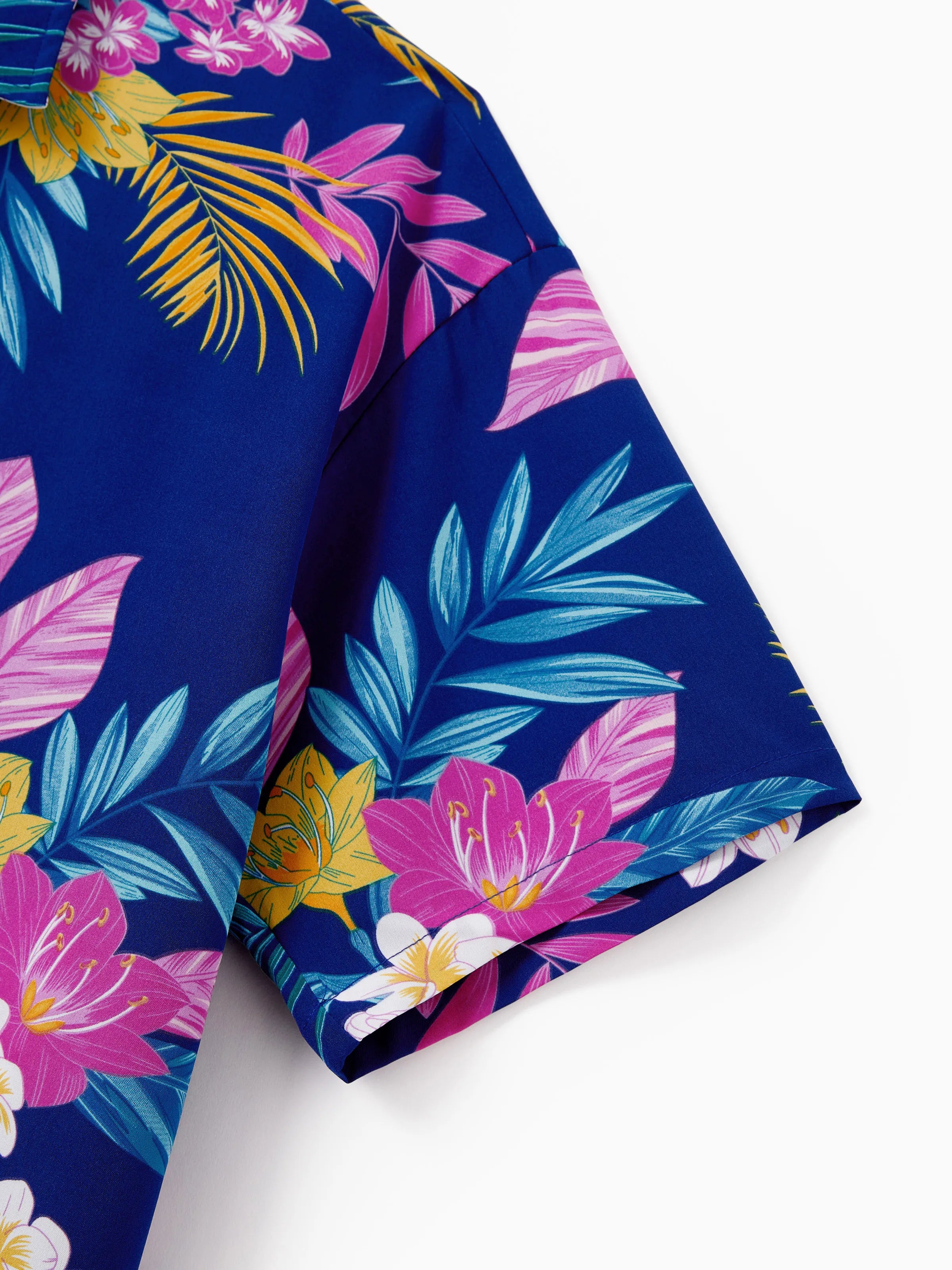 Daddy and Me Matching Family Hawaiian Outfits Tropical Floral Print Strap Dress or Short-sleeve Shirts & Shorts Set Summer Beachwear Set for Vacation  Deep Blue
