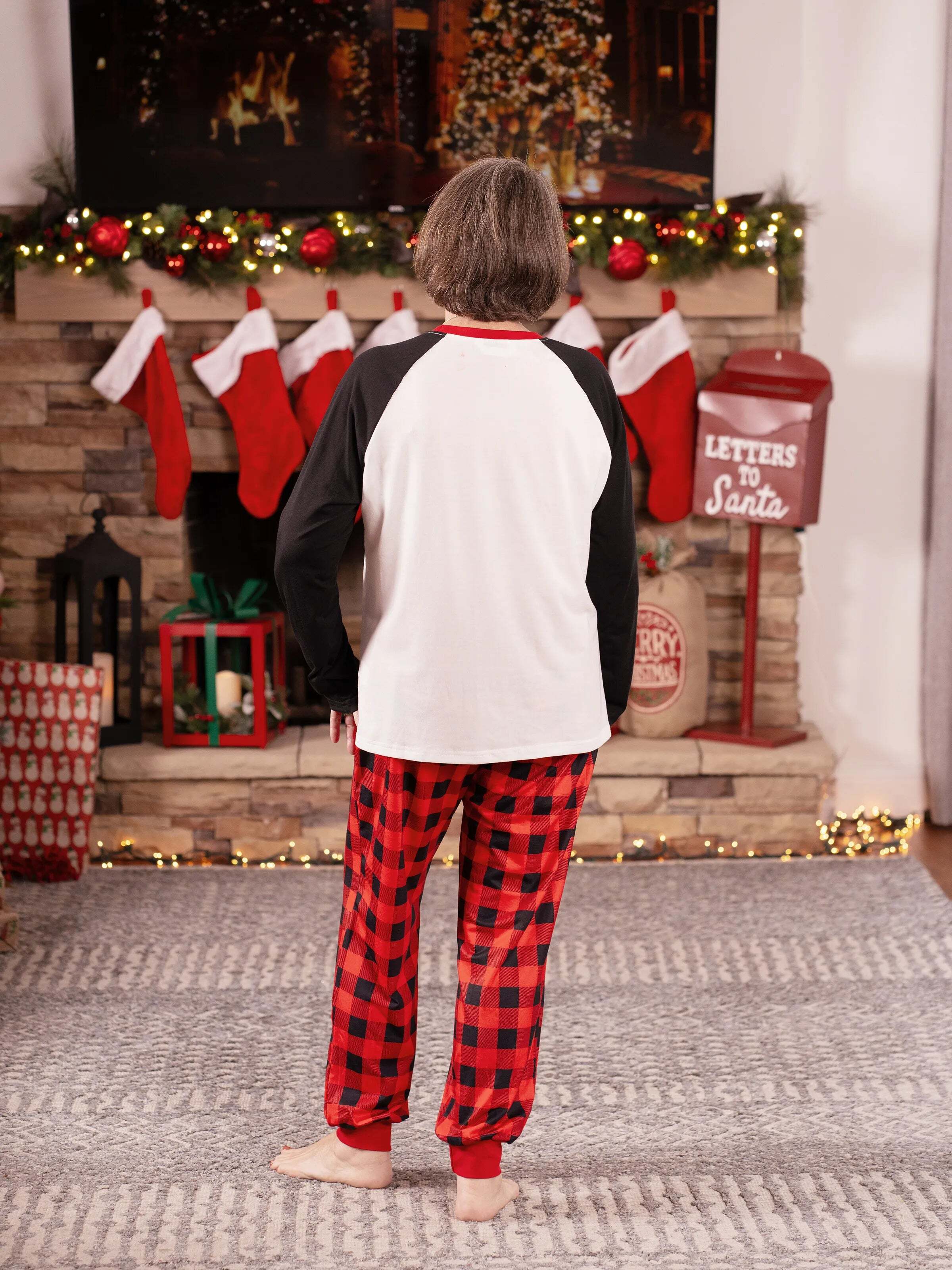 Christmas Family Matching Santa Print Raglan Sleeves Pajamas Sets with Christmas Socks (SGS Certied Safety) Red