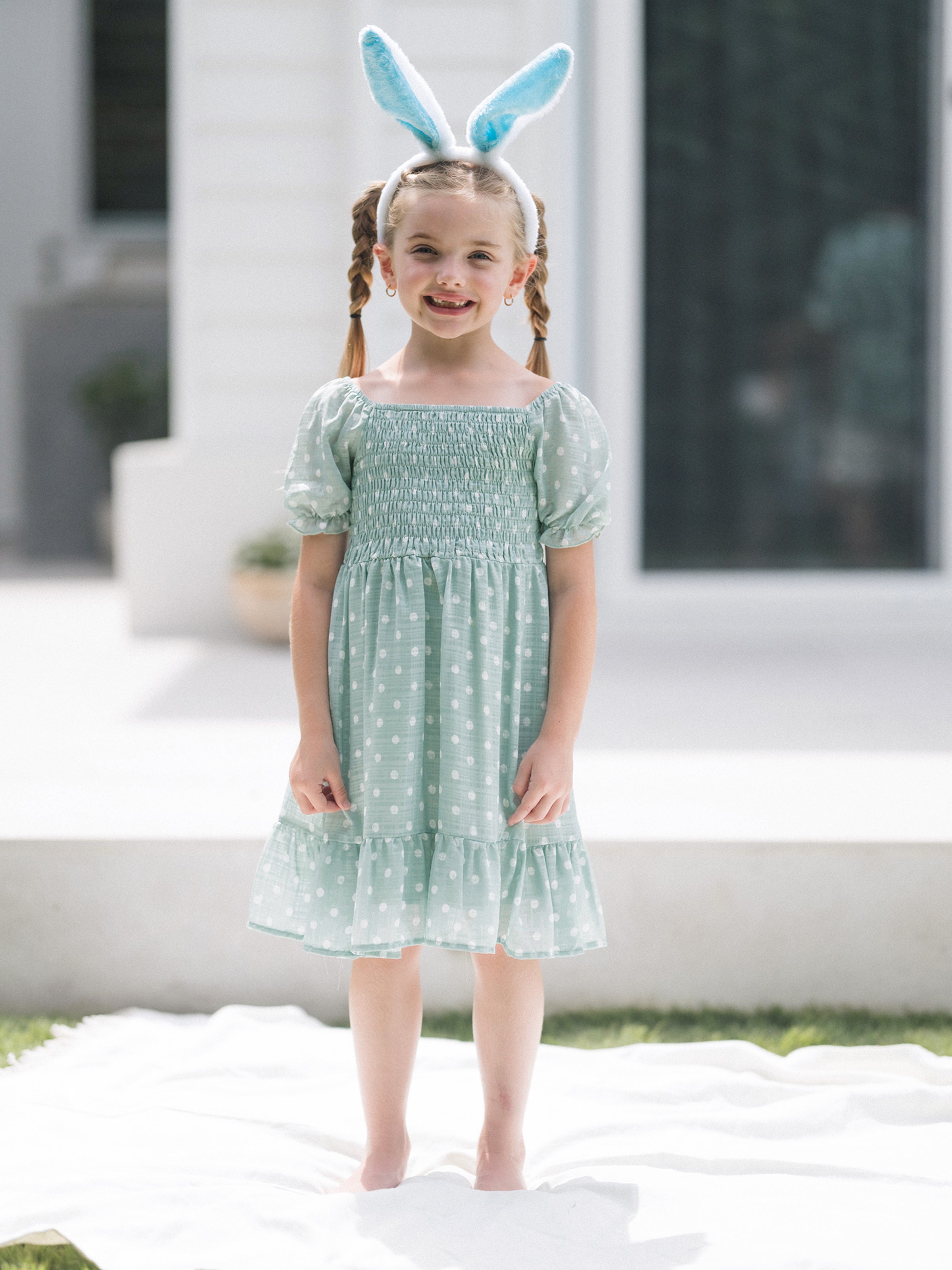 Family Matching T-Shirt & Dress Set Polka Dot Puff-sleeve Dress for Mom, Daughter & Baby, Color Block Cotton Tee for Dad & Son, Perfect for Family Outings & Photos Light Green