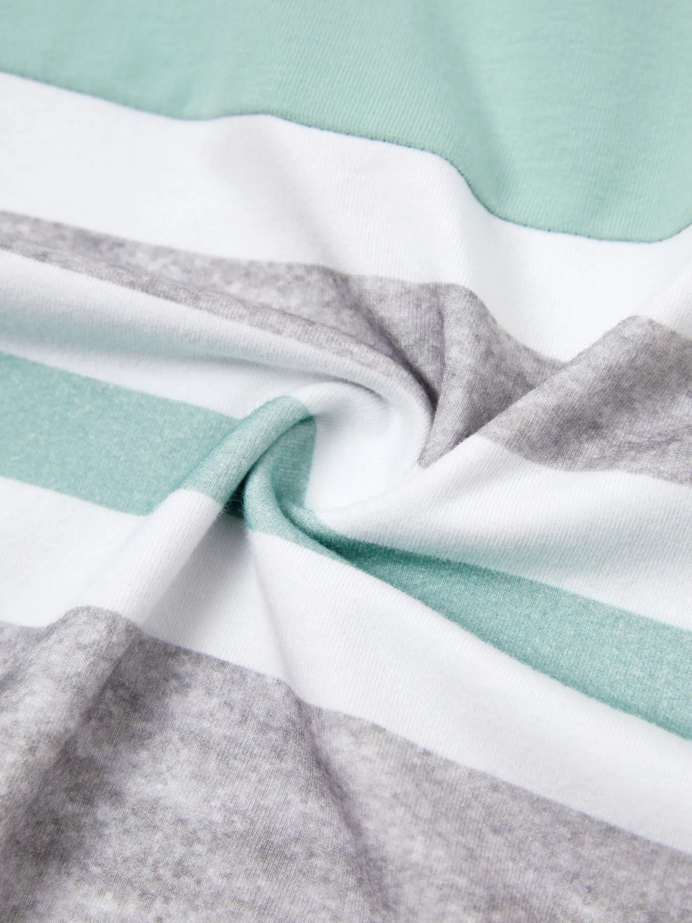 Family Matching T-Shirt & Dress Set Polka Dot Puff-sleeve Dress for Mom, Daughter & Baby, Color Block Cotton Tee for Dad & Son, Perfect for Family Outings & Photos Light Green