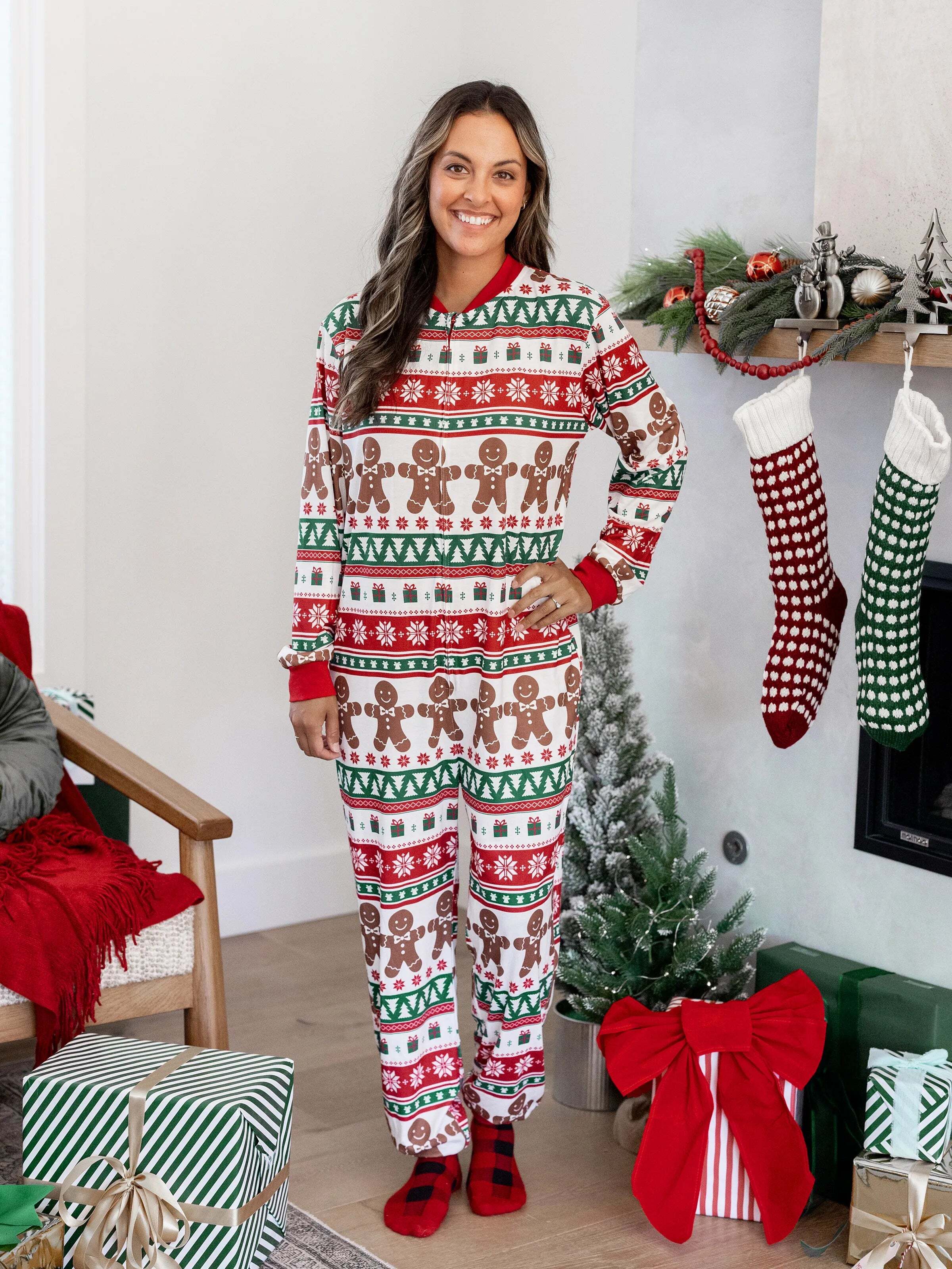 Christmas Matching Family Pajamas Set Gingerbread Christmas-theme Plaid Print PJS with Christmas Socks Red