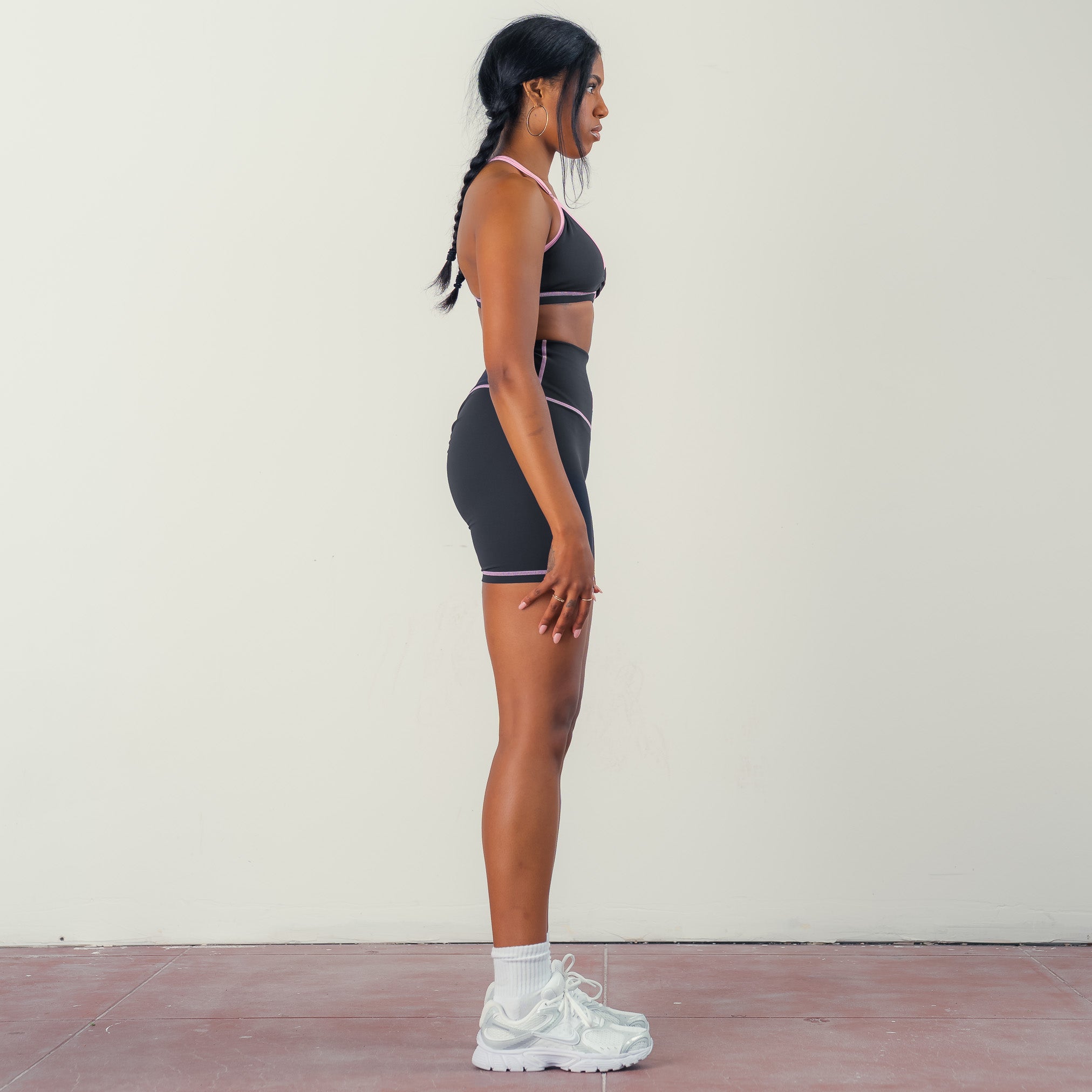 OUTSEAM SCRUNCH BIKER SHORTS - BLACK / PINK