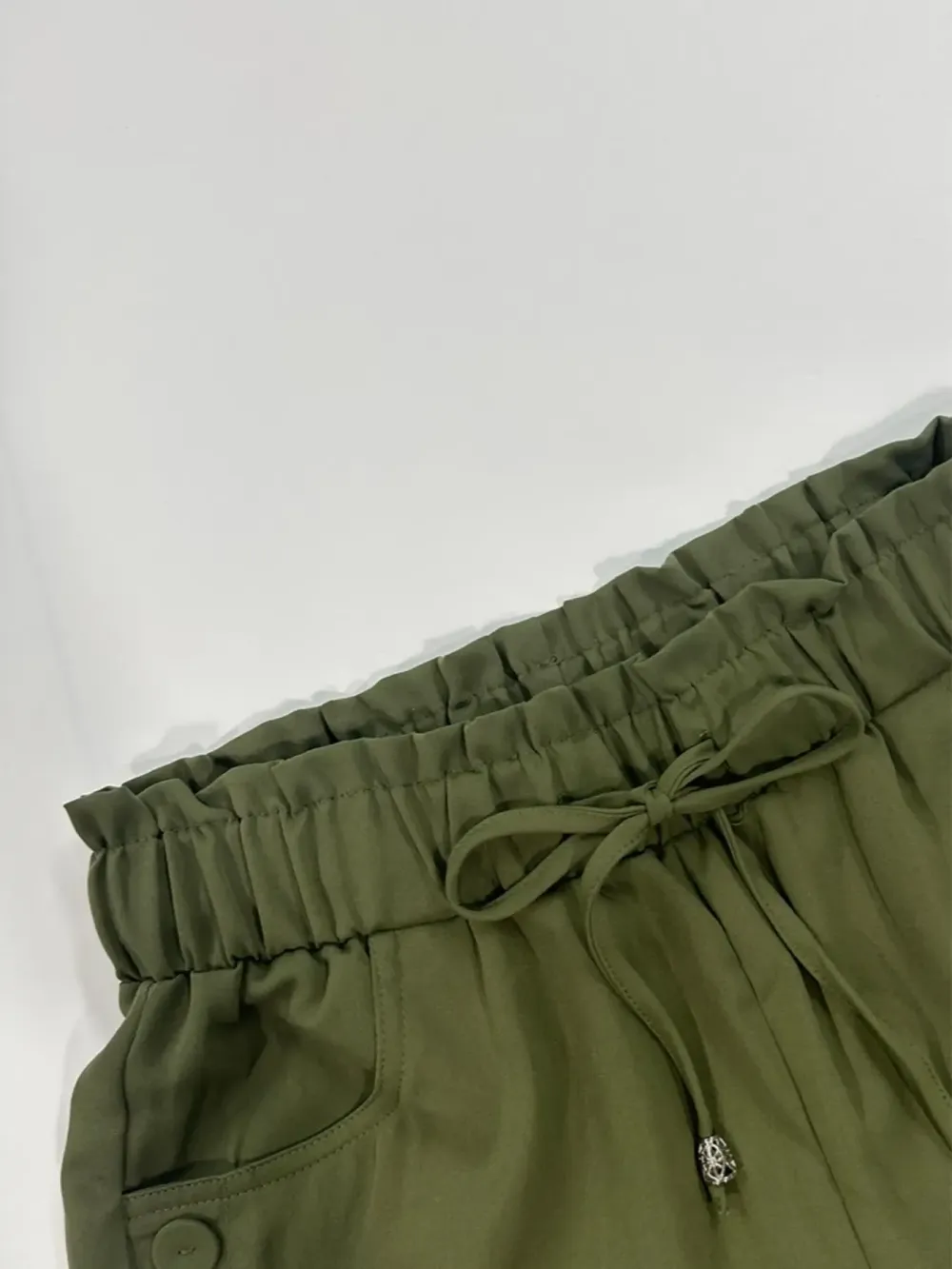 Women's Solid Button Pocket Cargo Fitted Shorts, Casual Elastic Waist Shorts for Summer