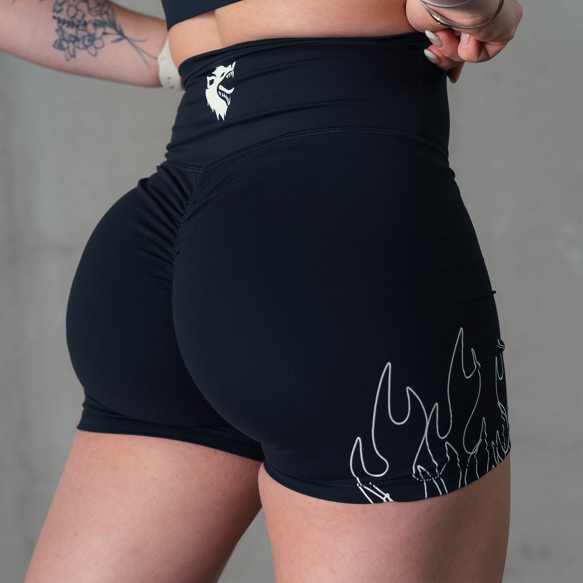 SCRUNCH FLAMES BIKER SHORTS - BLACK / WHITE