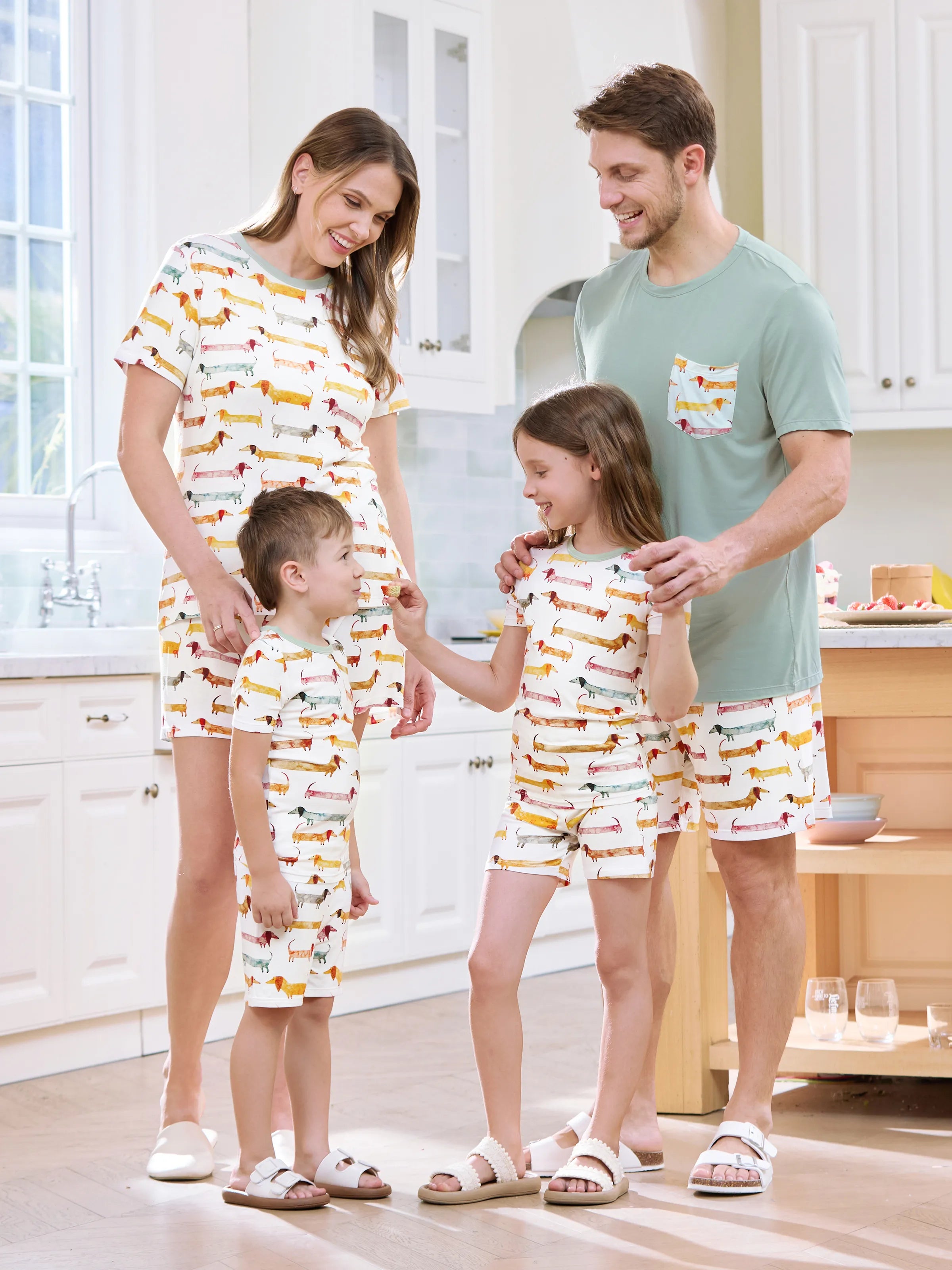 Bamboo Family Pajamas Cute Doggy Patterned Short-sleeve Matching Pajamas Set ( Snug-Fitting for Children ) Multi-color