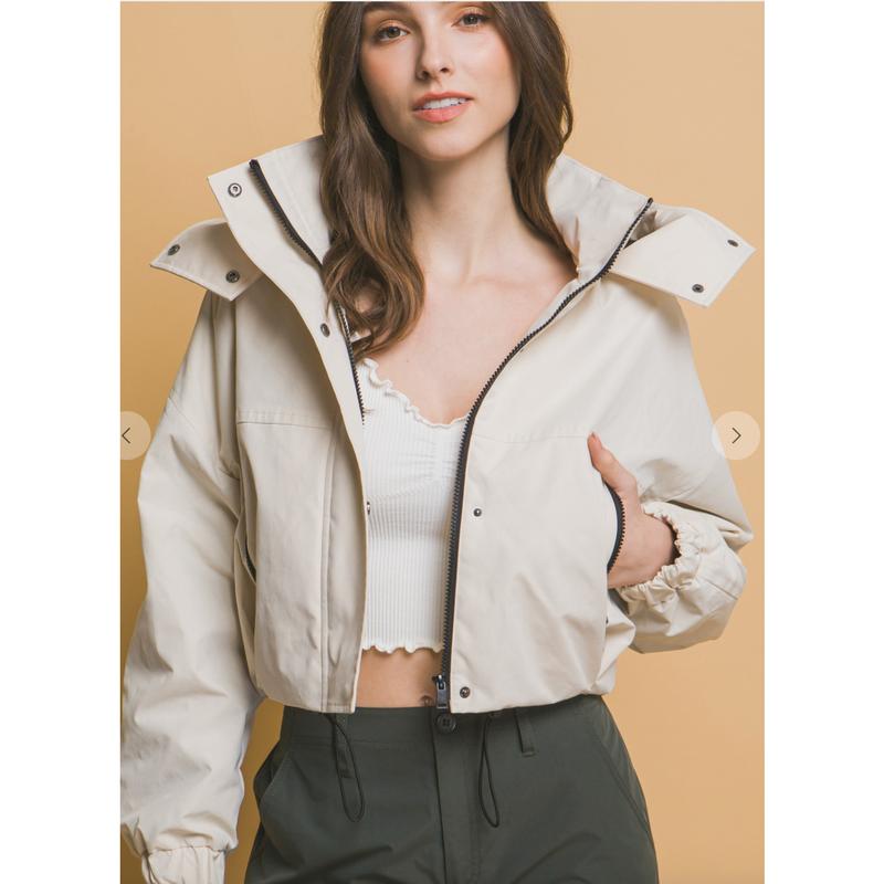 Cozy & Stylish Hooded Jacket – Perfect for All Seasons & Every Adventure