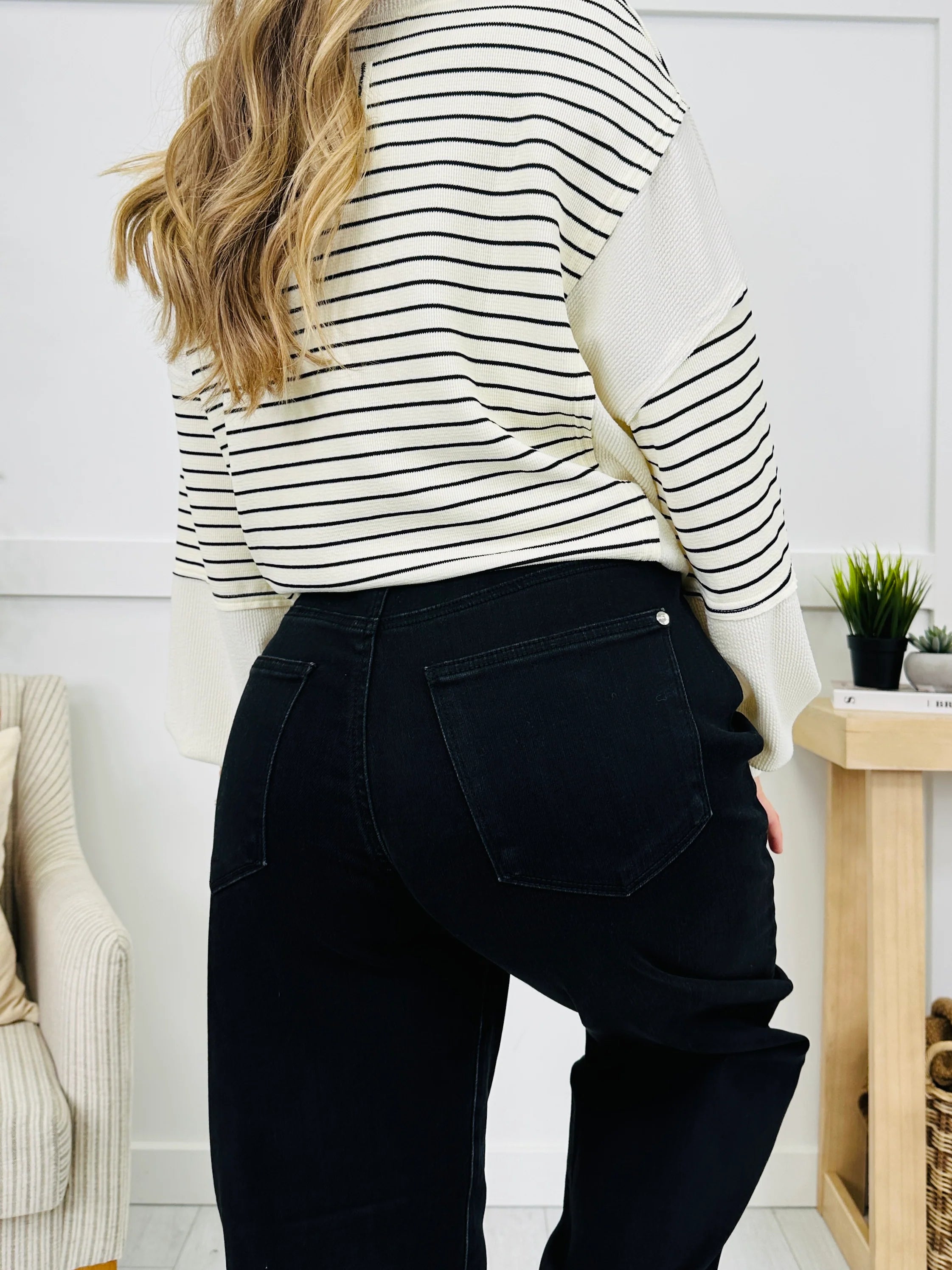 Judy Blue Bold & Barrel Rigid Magic Barrel Jeans