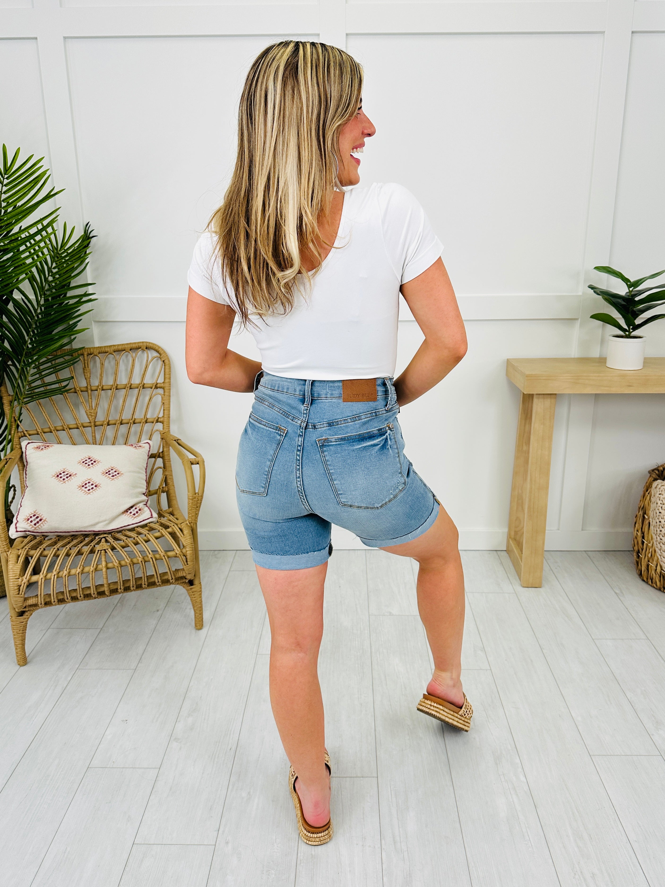 Judy Blue Confident and Cooling Tummy Control Shorts in Reg/Curvy