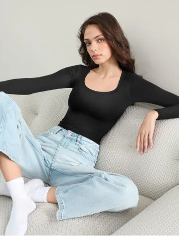 Women's Scoop Neck Long Sleeve Top