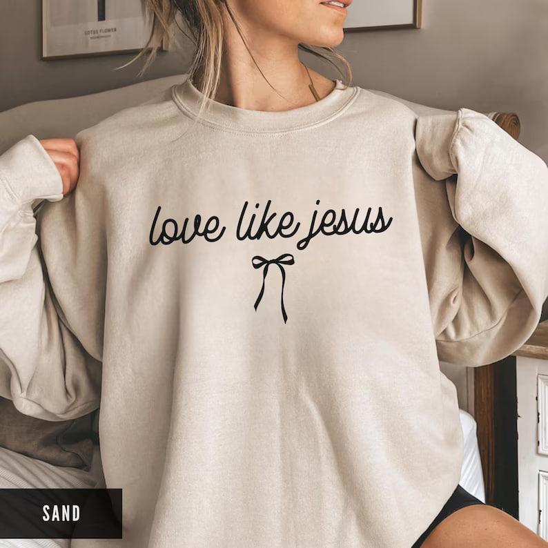 Women’s Faith-Inspired Crewneck Sweatshirt – “Love Like Jesus”