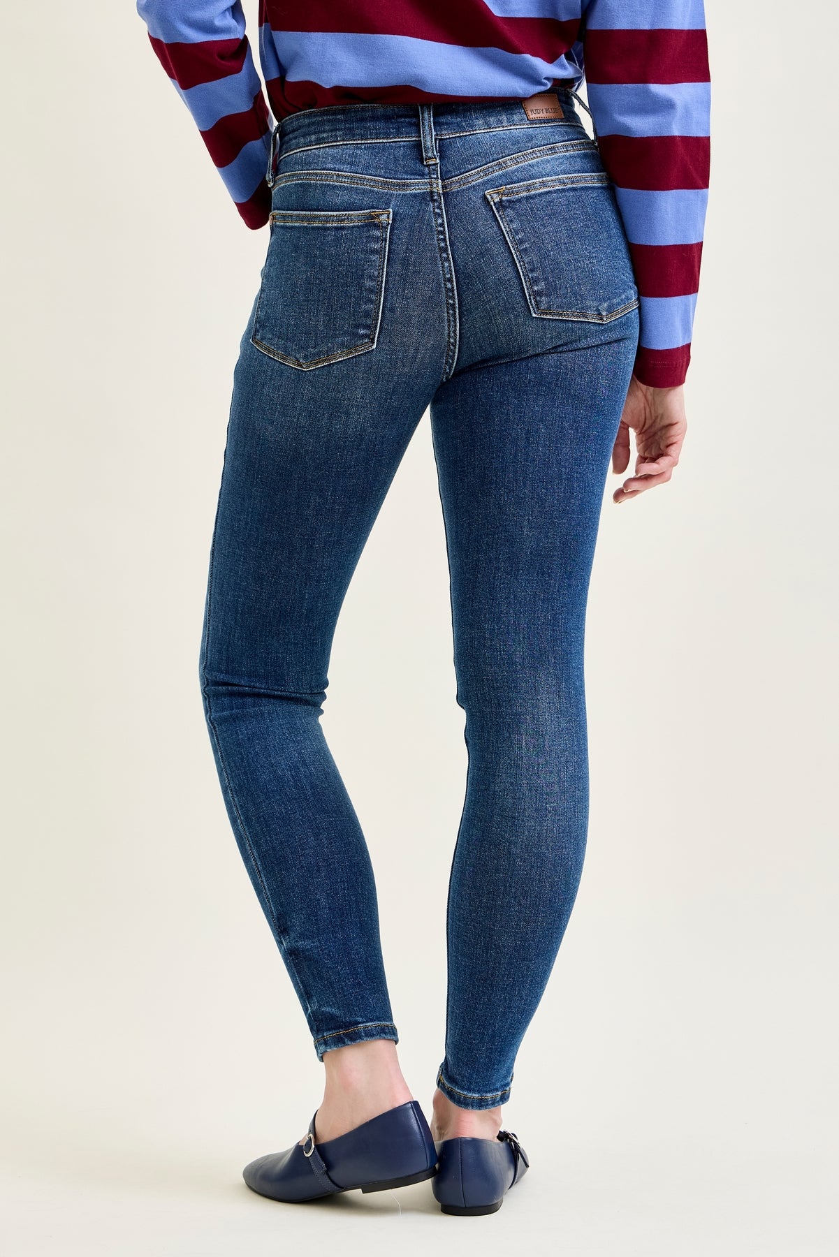 Joey Mid Rise Skinny Jeans With Handsand