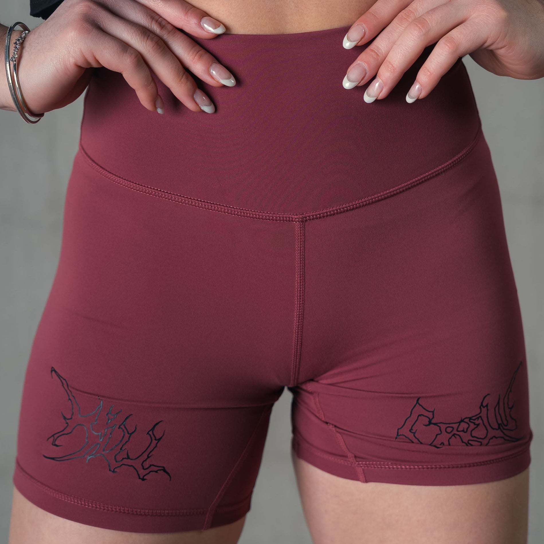 SCRUNCH WOLF BIKER SHORTS - MAROON / BLACK