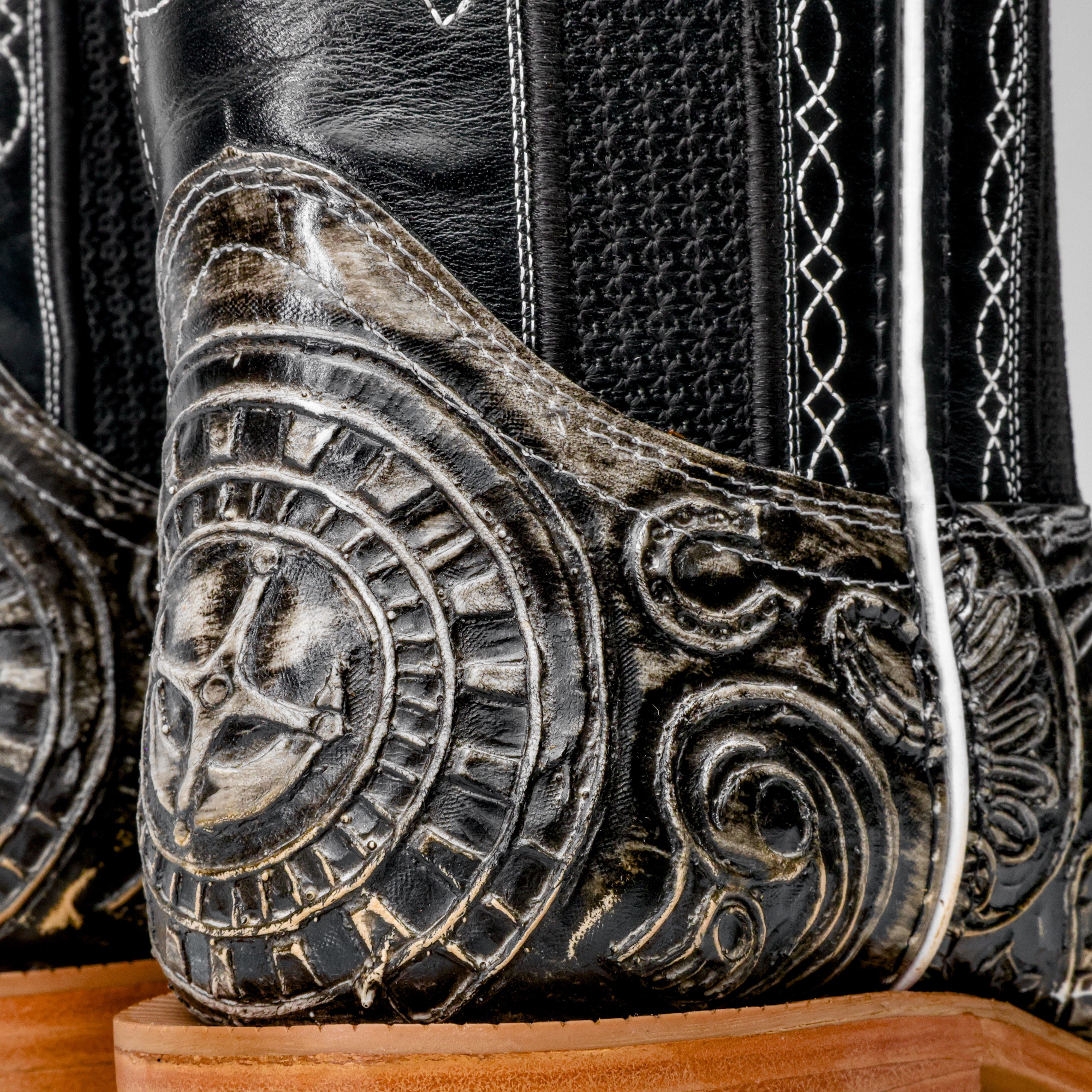 Ace Of Spades White/Black - Square Toe