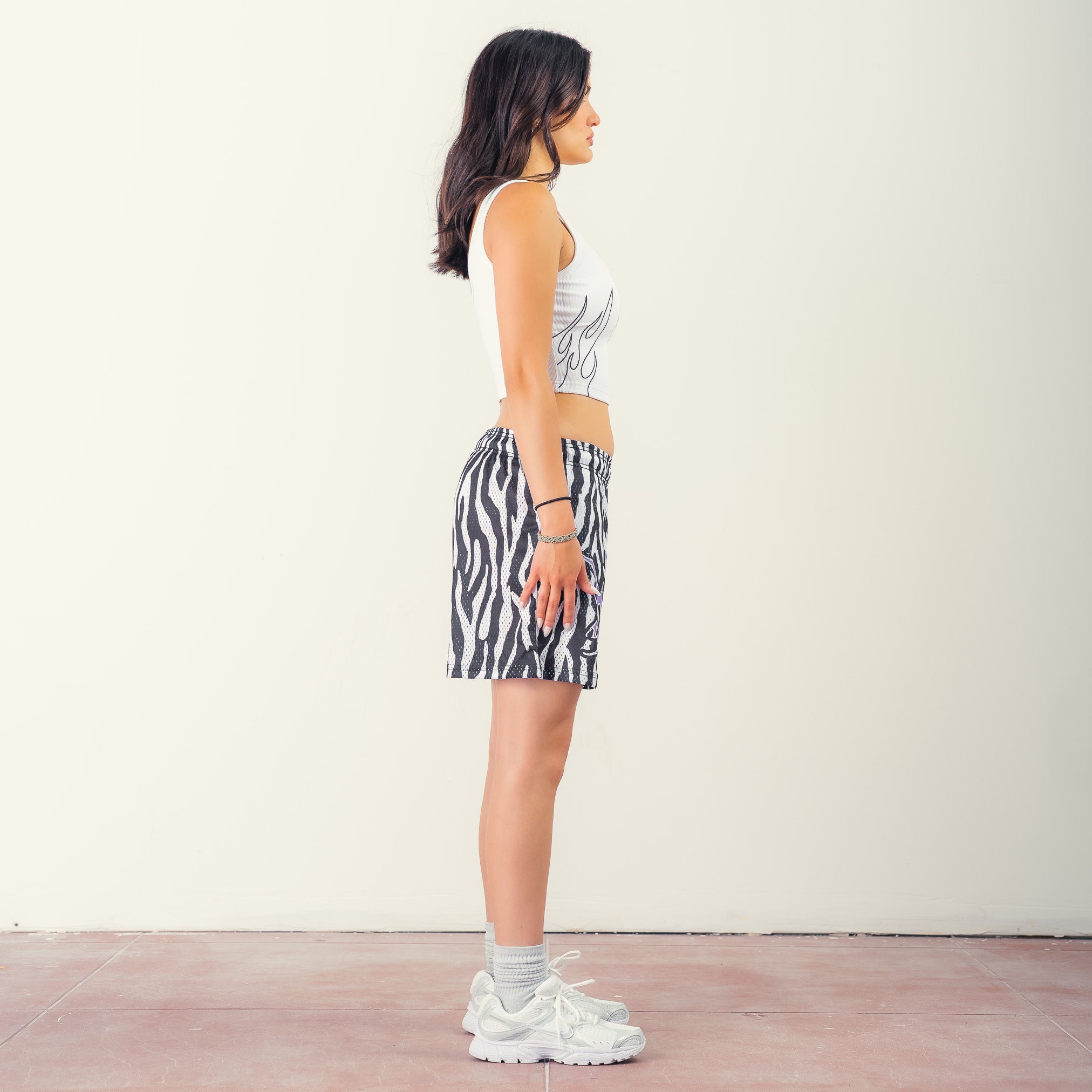 RIBBED STRETCH CROPPED TANK - WHITE / BLACK