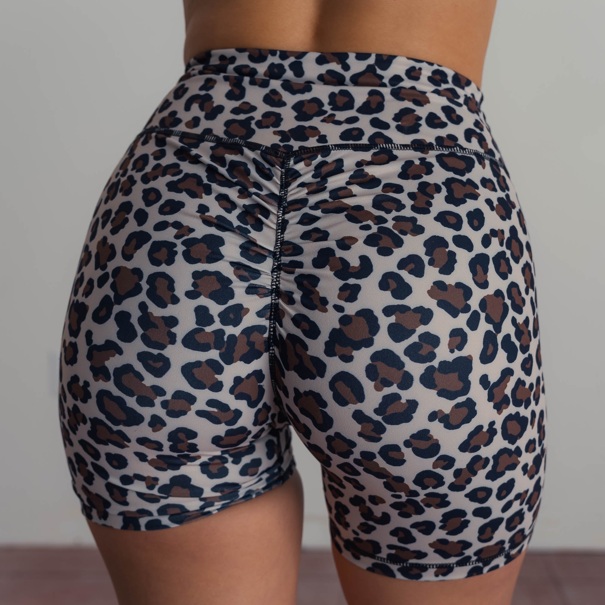 SCRUNCH BIKER SHORTS - LEOPARD
